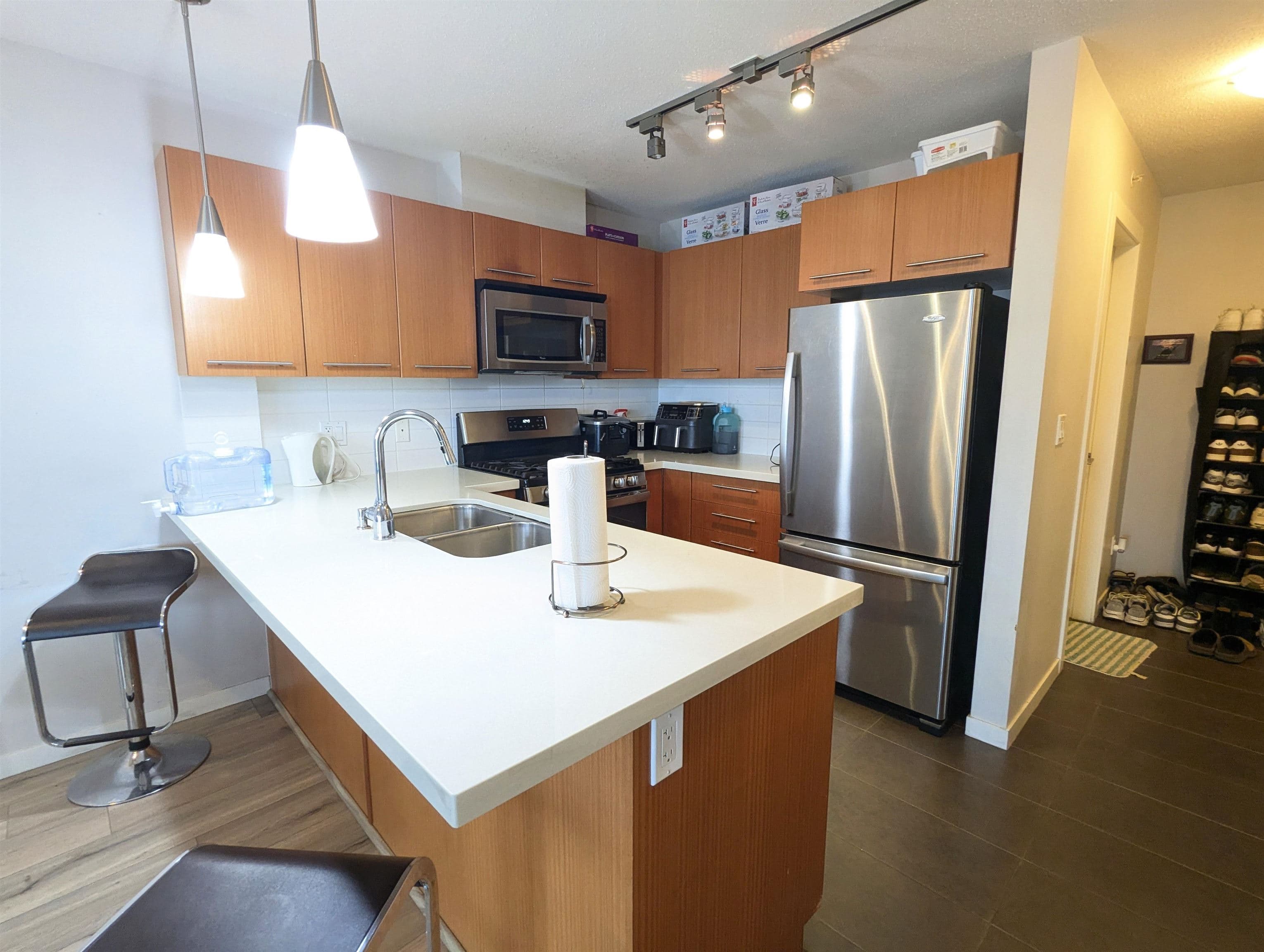 2009 - 2133 Douglas Road, Burnaby, V5C 0E9 — photo 3