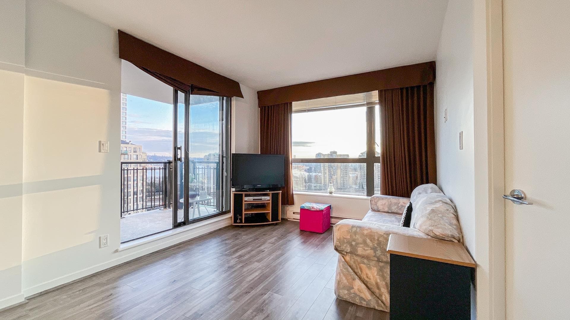 1208 - 833 Agnes Street, New Westminster, V3M 0B1 — photo 5