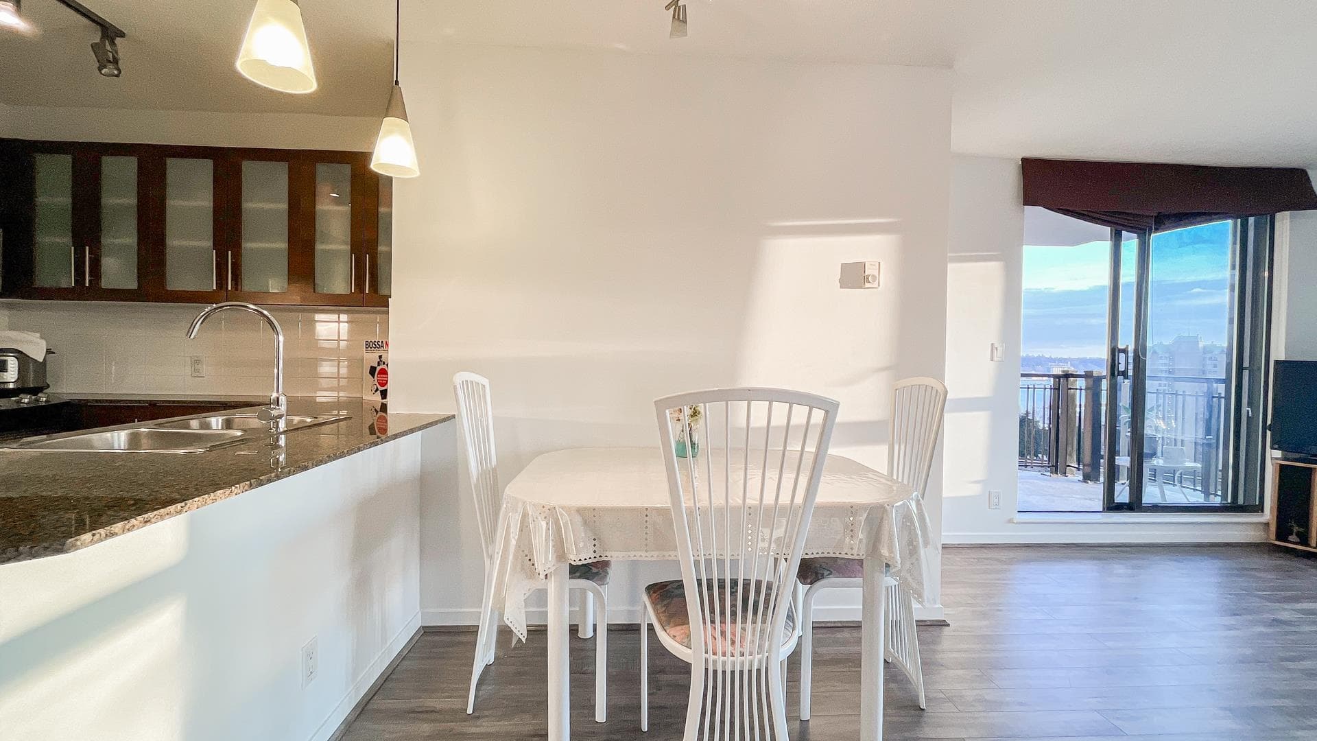 1208 - 833 Agnes Street, New Westminster, V3M 0B1 — photo 4