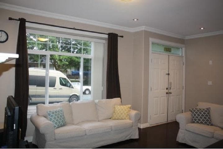 7441 15th Avenue, Burnaby, V3N 1W3 — photo 2