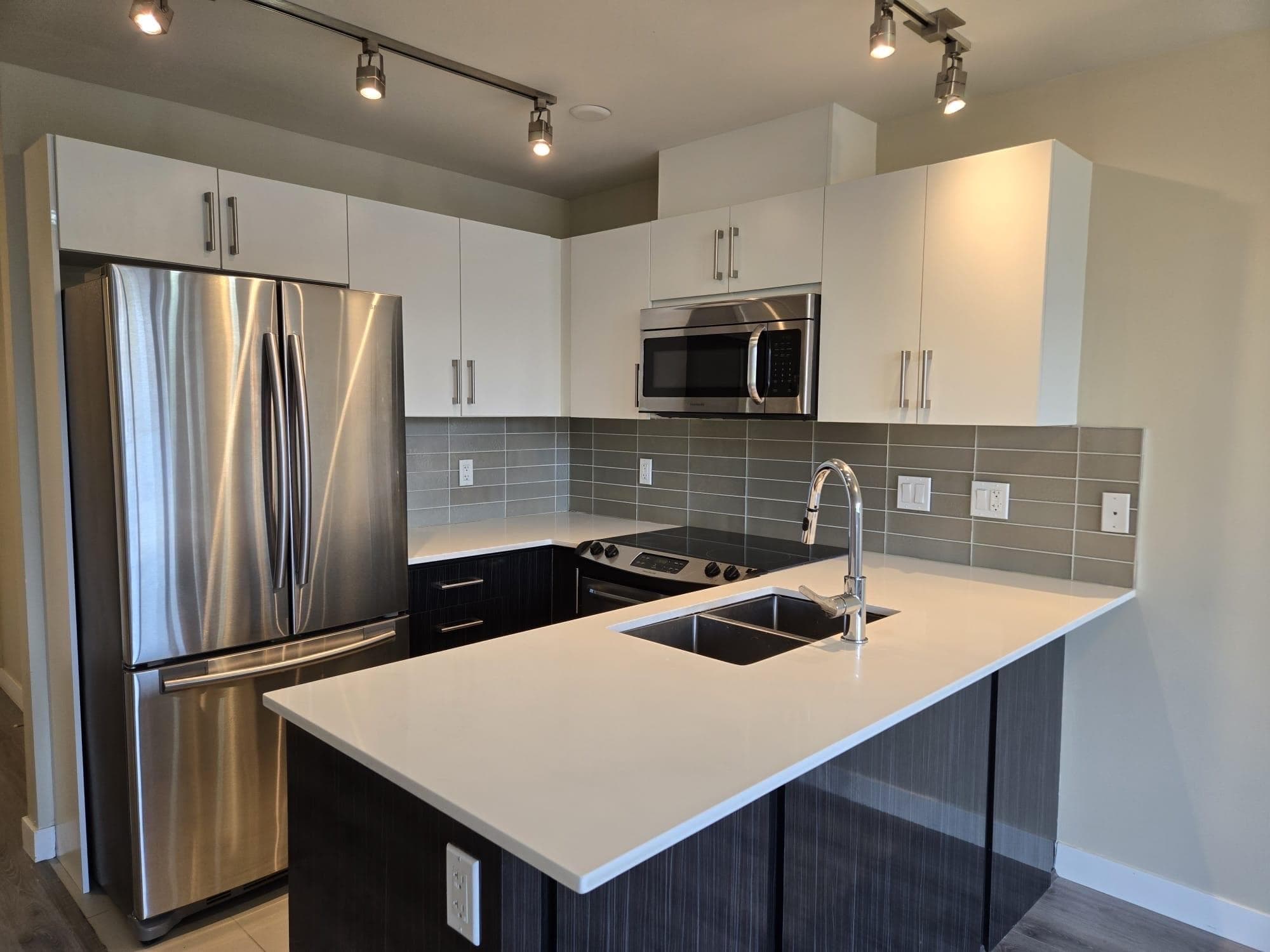 512 - 2689 Kingsway, Vancouver, V5R 0C3 — photo 2