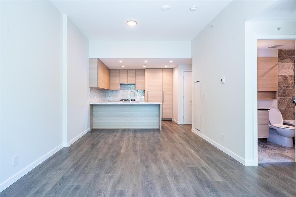 203 - 308 Morrissey Road, Port Moody, V3H 0M2 — photo 4