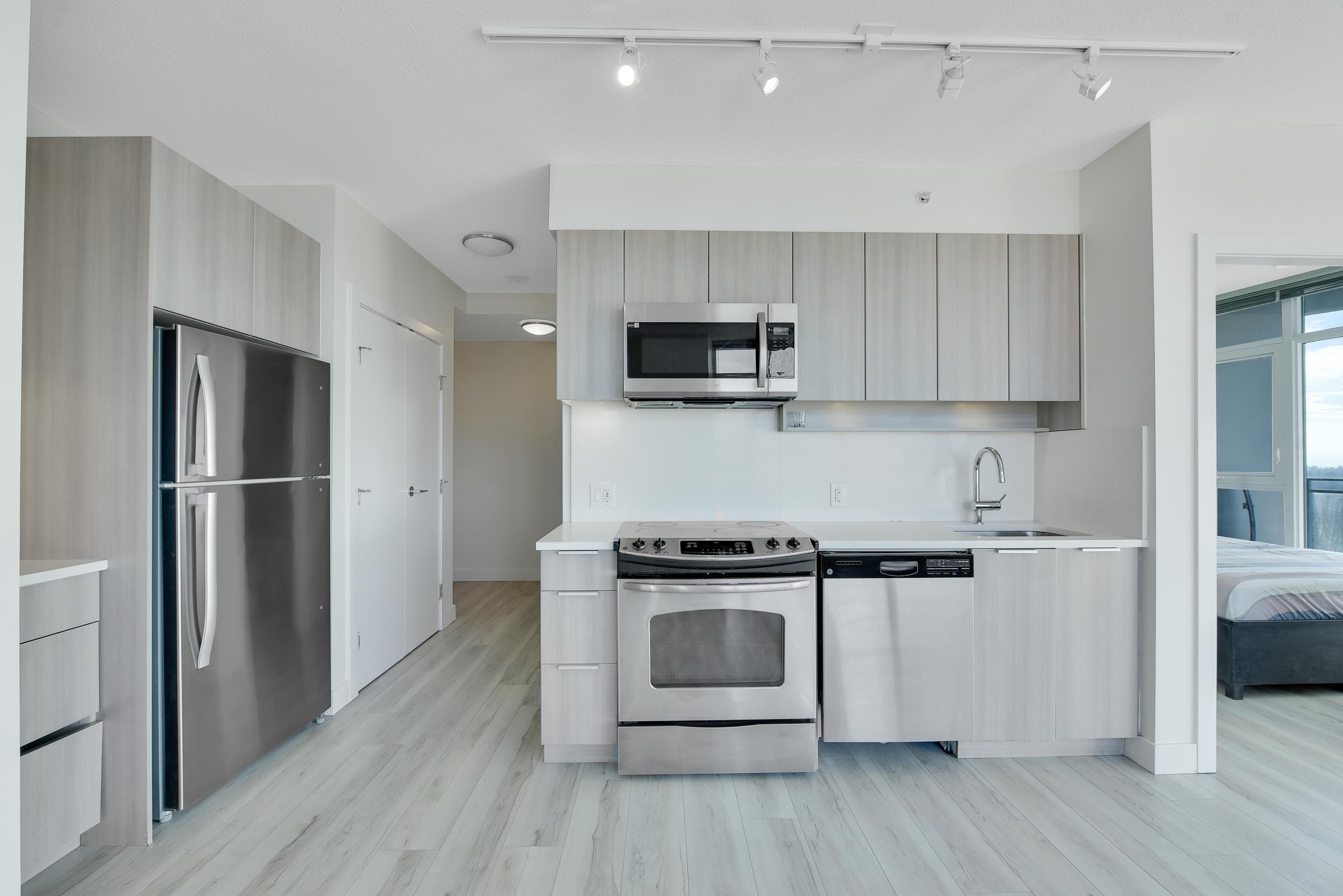2903 - 13308 Central Avenue, Surrey, V3T 0M4 — photo 2