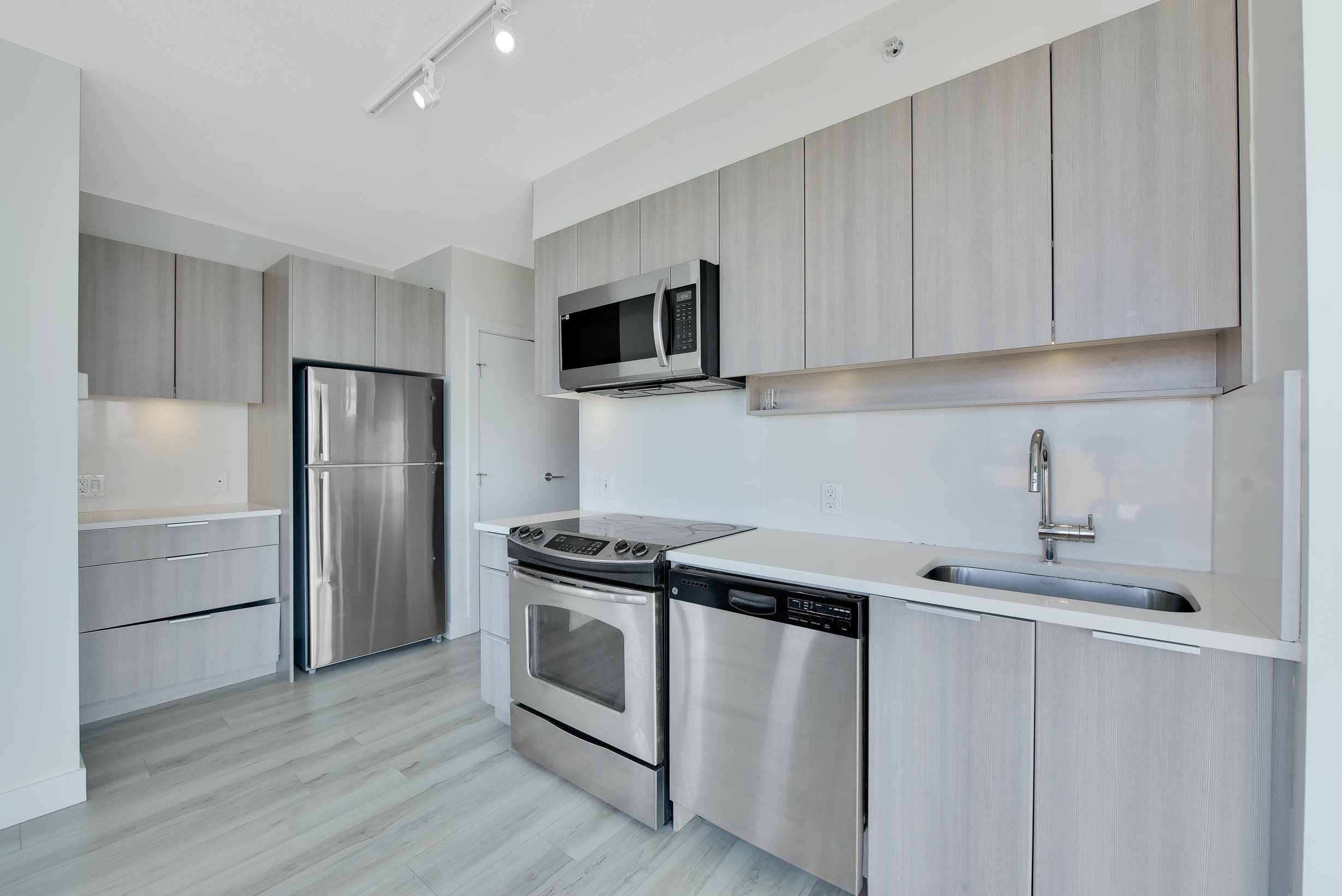 2903 - 13308 Central Avenue, Surrey, V3T 0M4 — photo 3