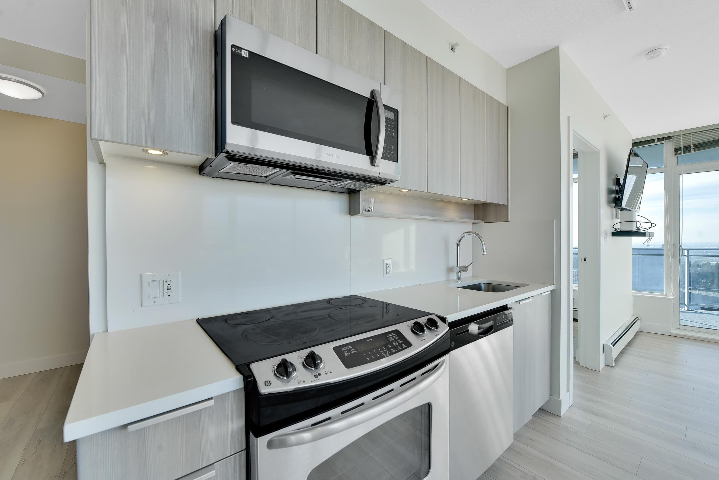 2903 - 13308 Central Avenue, Surrey, V3T 0M4 — photo 5