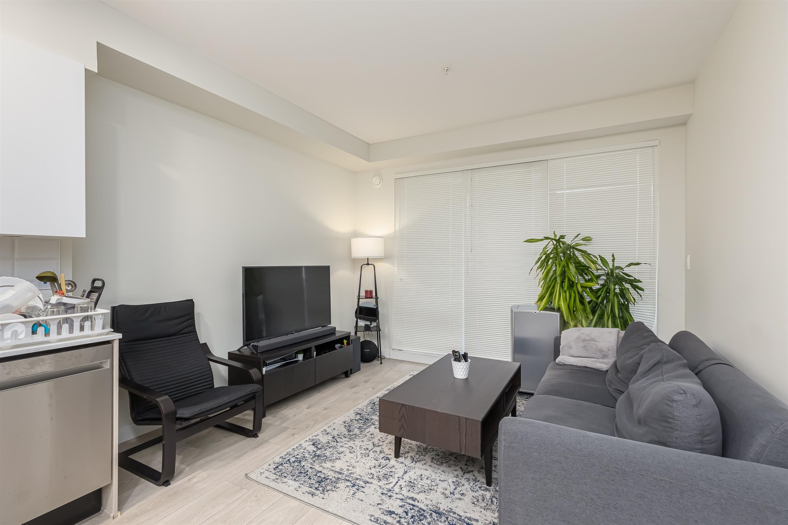 406 - 10838 Whalley Boulevard, Surrey, V3R 0G8 — photo 3