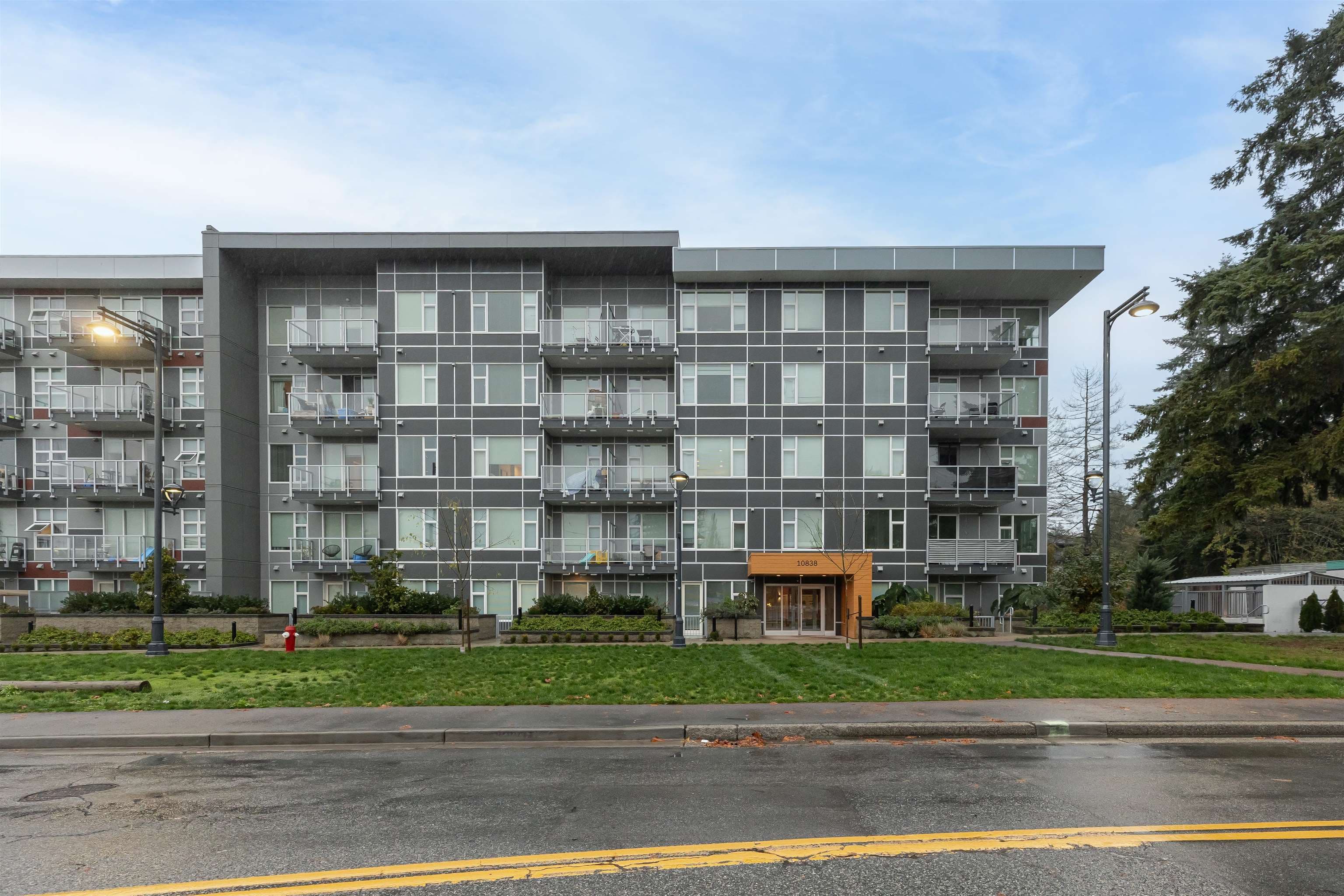 406 - 10838 Whalley Boulevard, Surrey, V3R 0G8 — photo 1