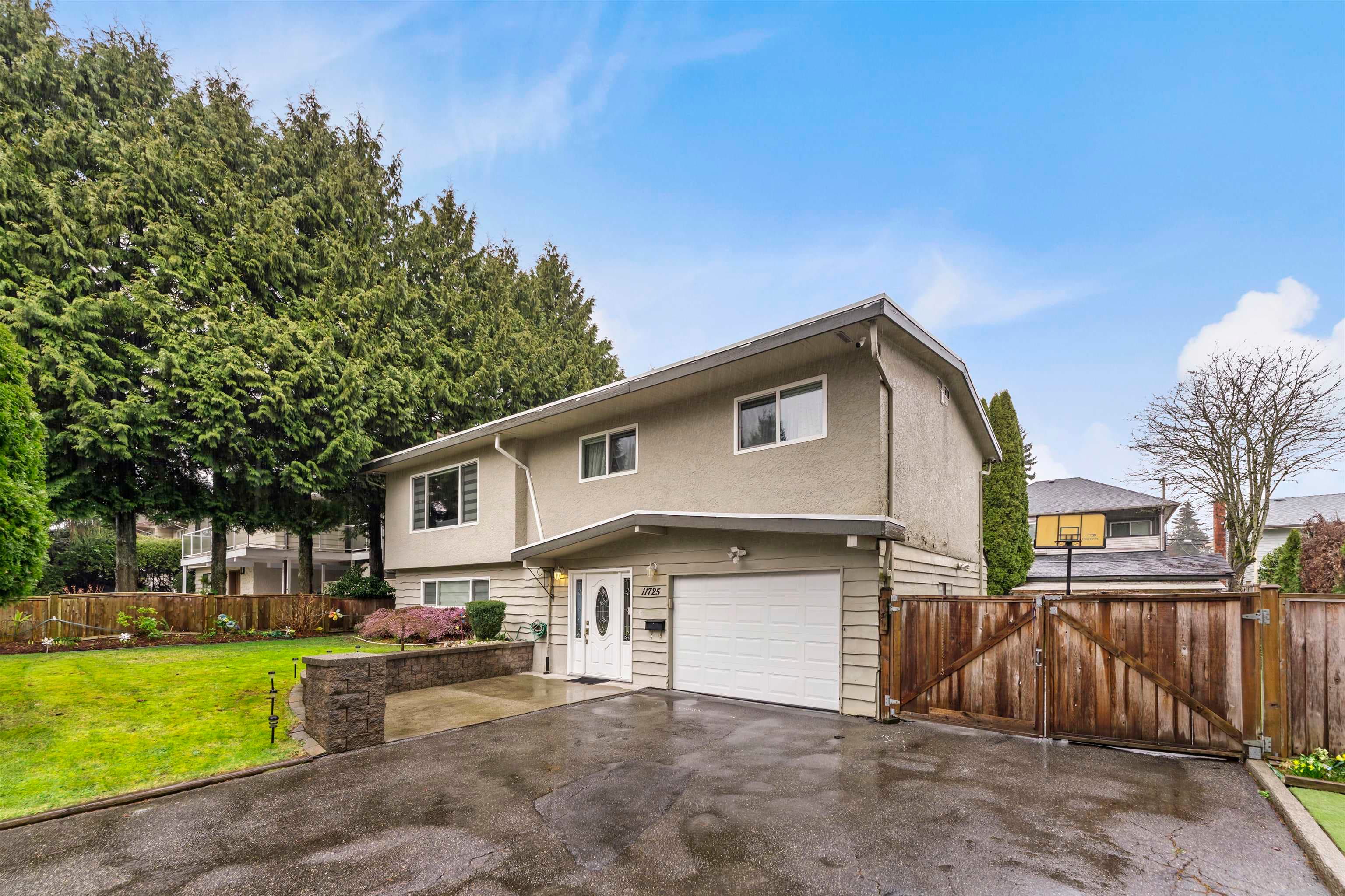 11725 83a Avenue, Delta