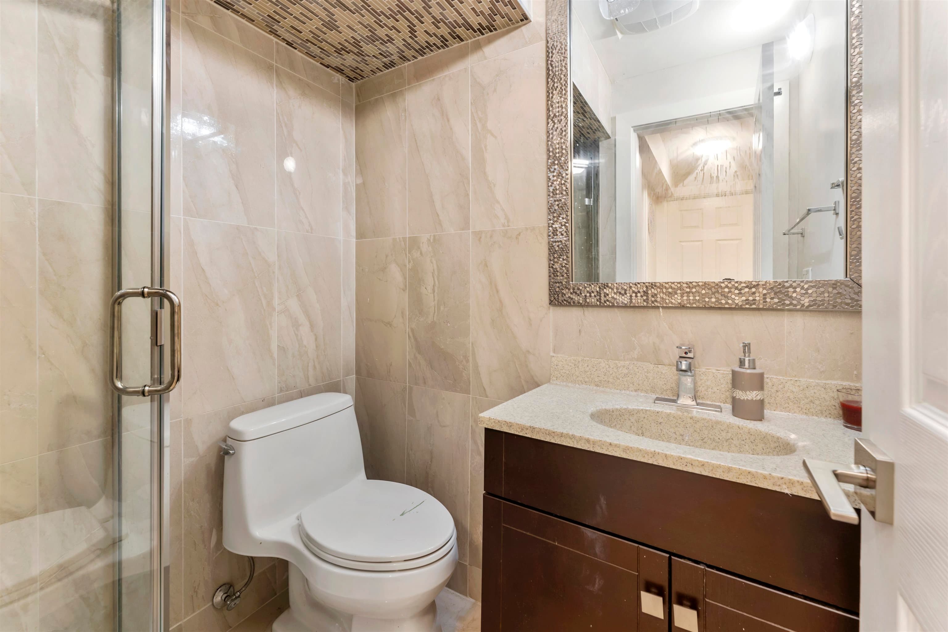 11725 83a Avenue, Delta, V4C 2J9 — photo 4