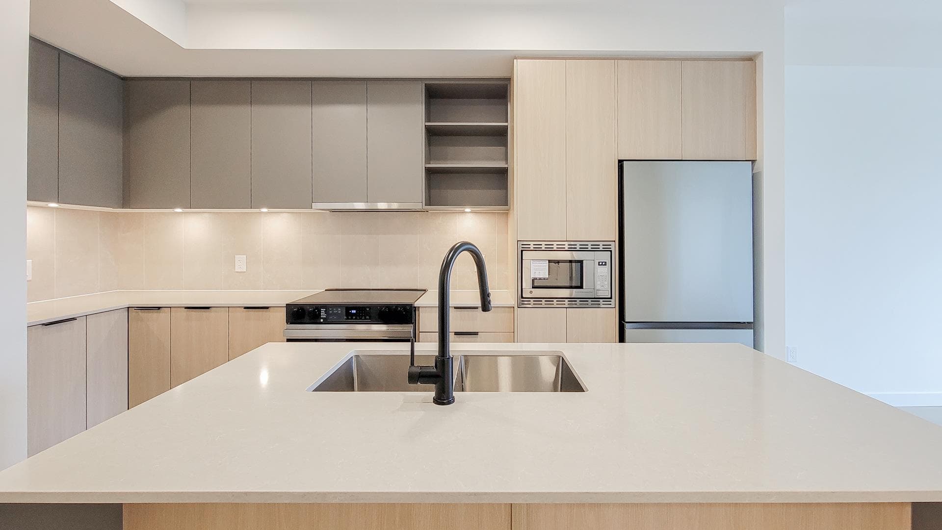 315 - 13439 94a Avenue, Surrey, V3V 0G9 — photo 2