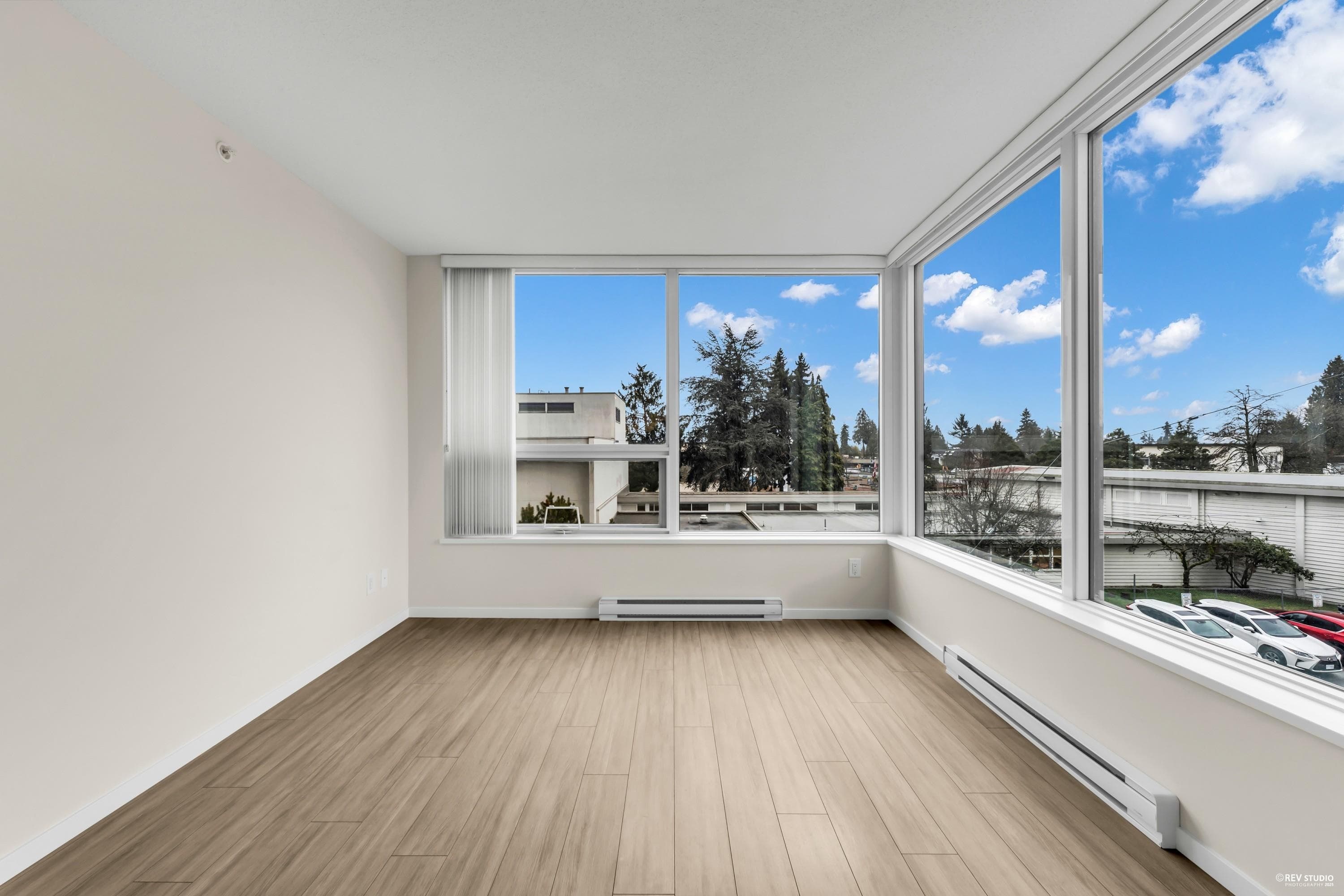 302 - 6658 Dow Avenue, Burnaby, V5H 0C7 — photo 2