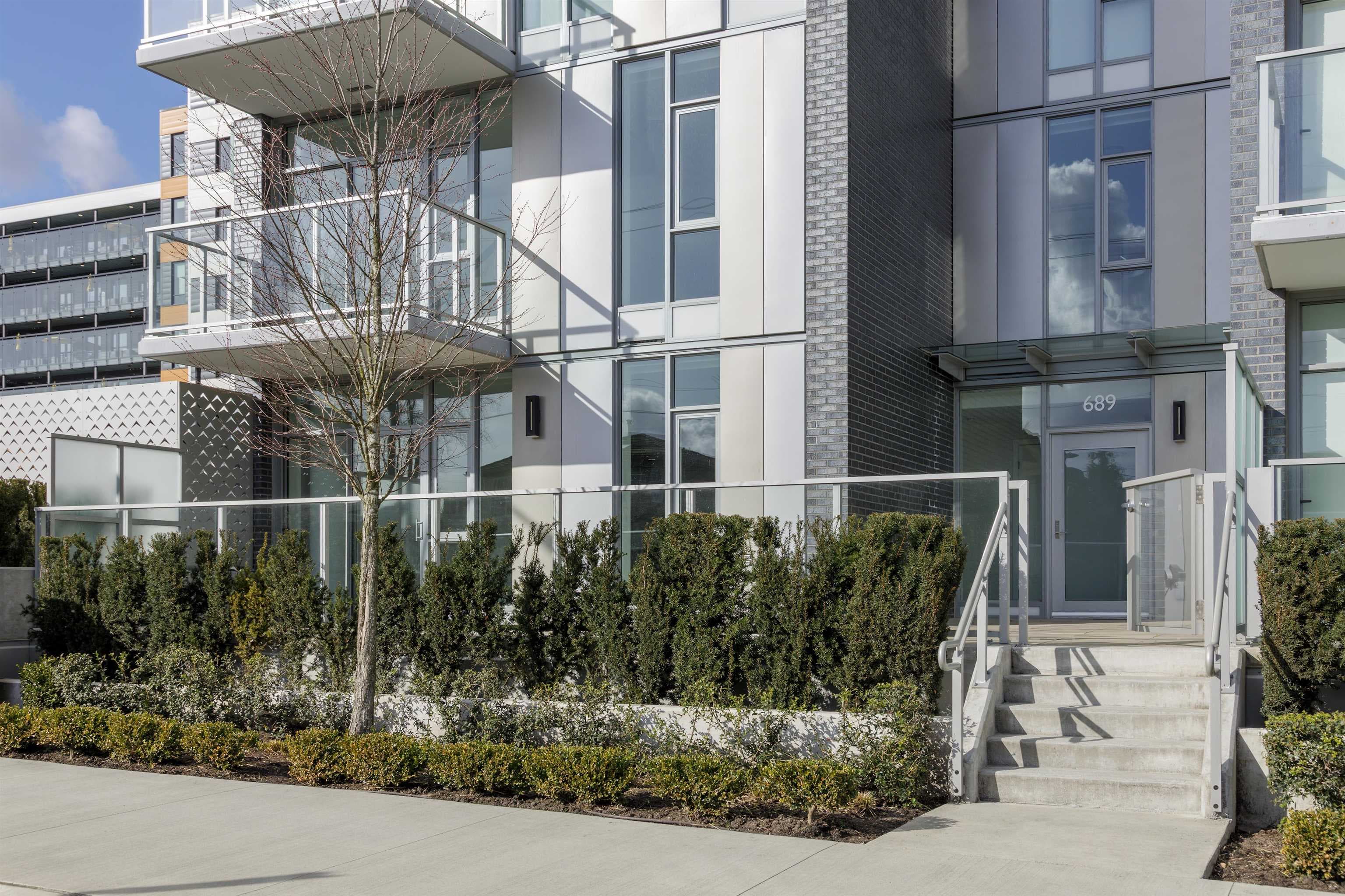 TH1 - 7418 Paulson Street, Vancouver, V6P 0K2 — photo 2