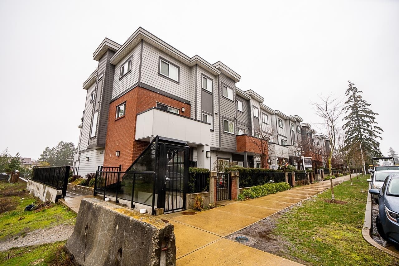 38 - 7247 140 Street, Surrey, V3W 1K8 — photo 1
