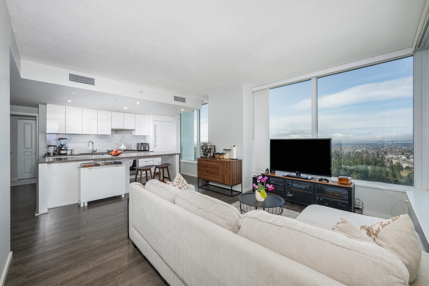 3307 - 5883 Barker Avenue, Burnaby, V5H 0G4 — photo 1