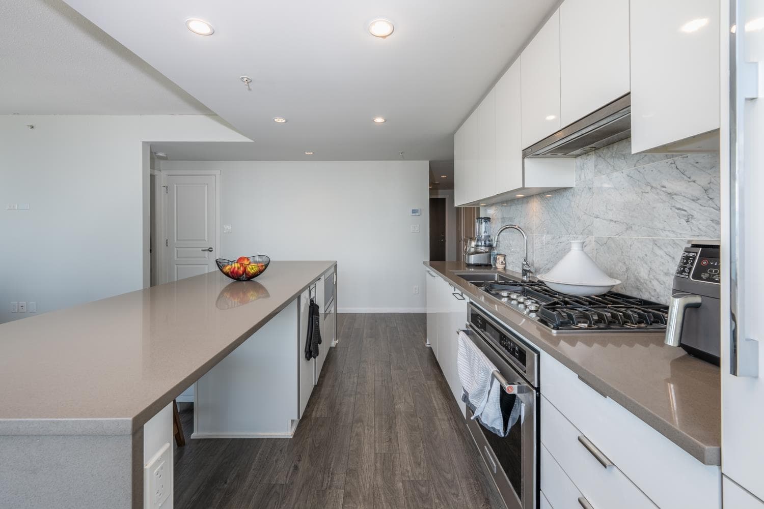 3307 - 5883 Barker Avenue, Burnaby, V5H 0G4 — photo 5