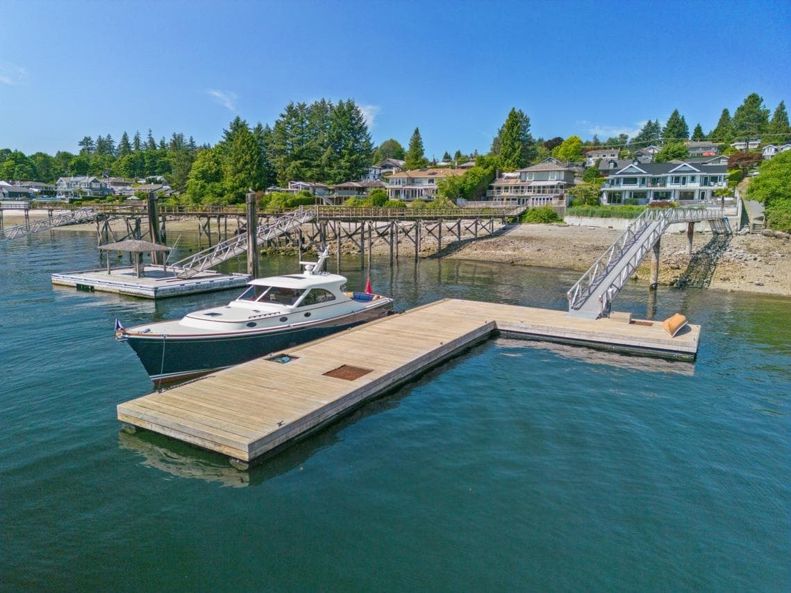 588 Lowry Lane, North Vancouver