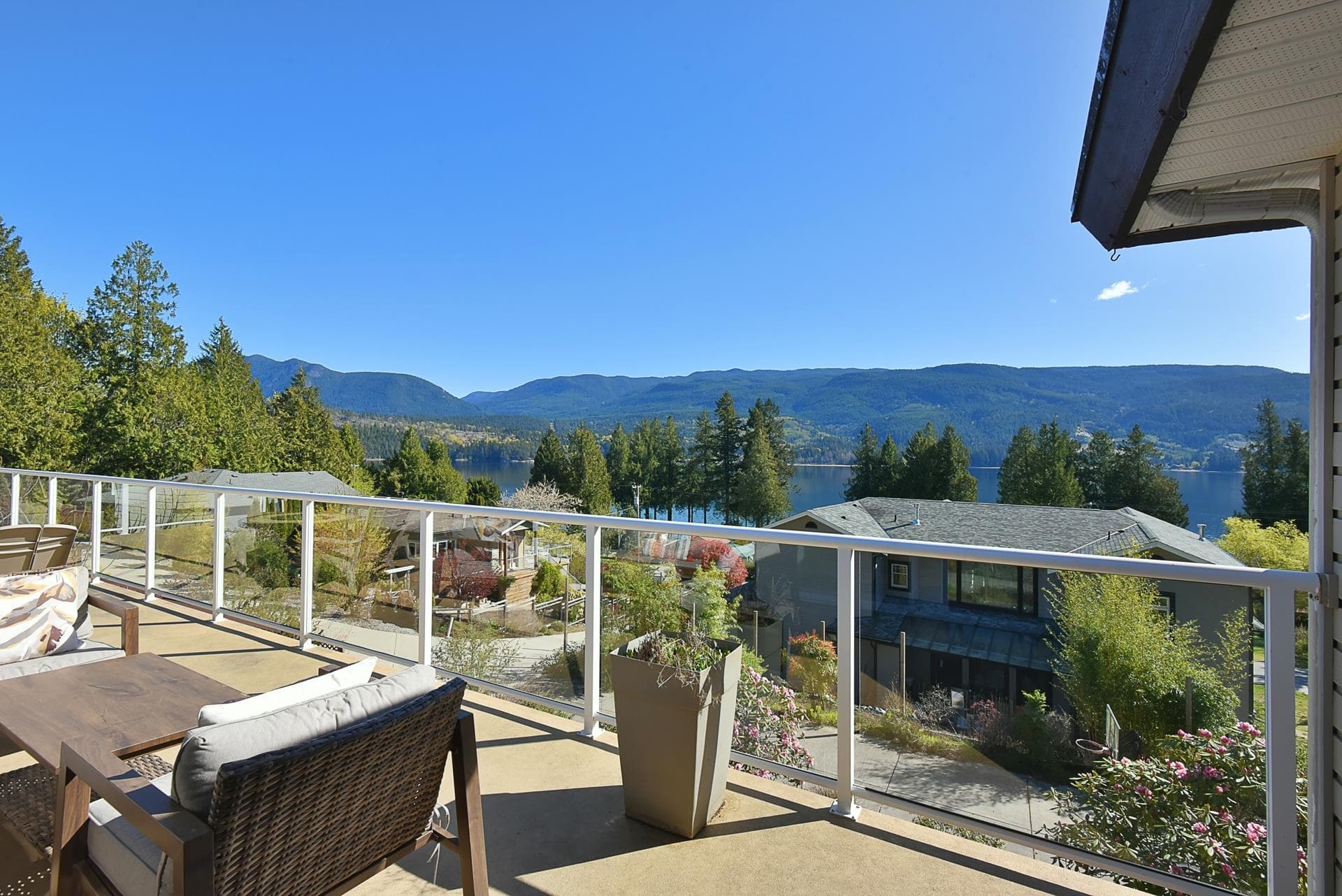 6274 Fairway Avenue, Sechelt