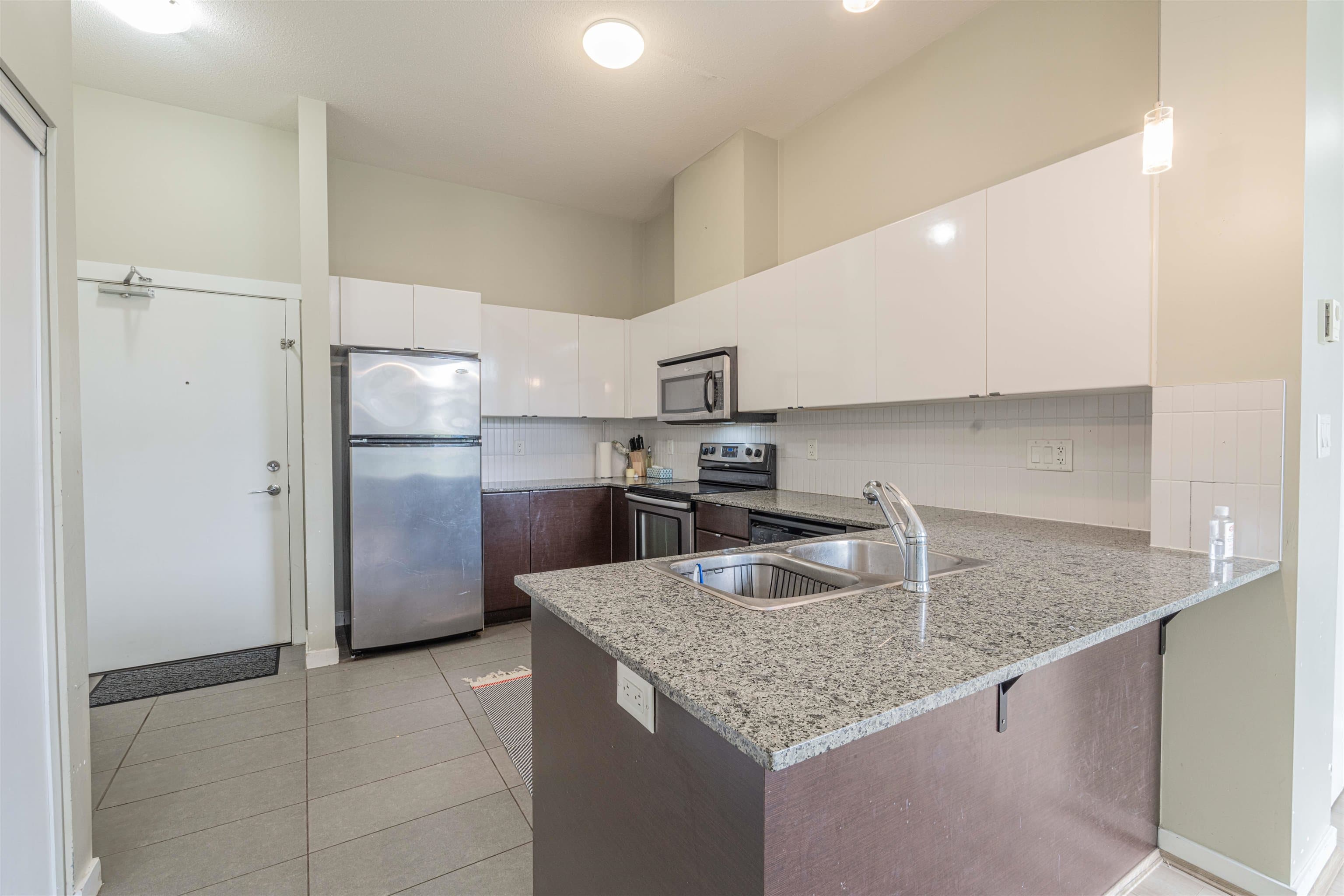 519 - 13733 107a Avenue, Surrey, V3T 0B7 — photo 5