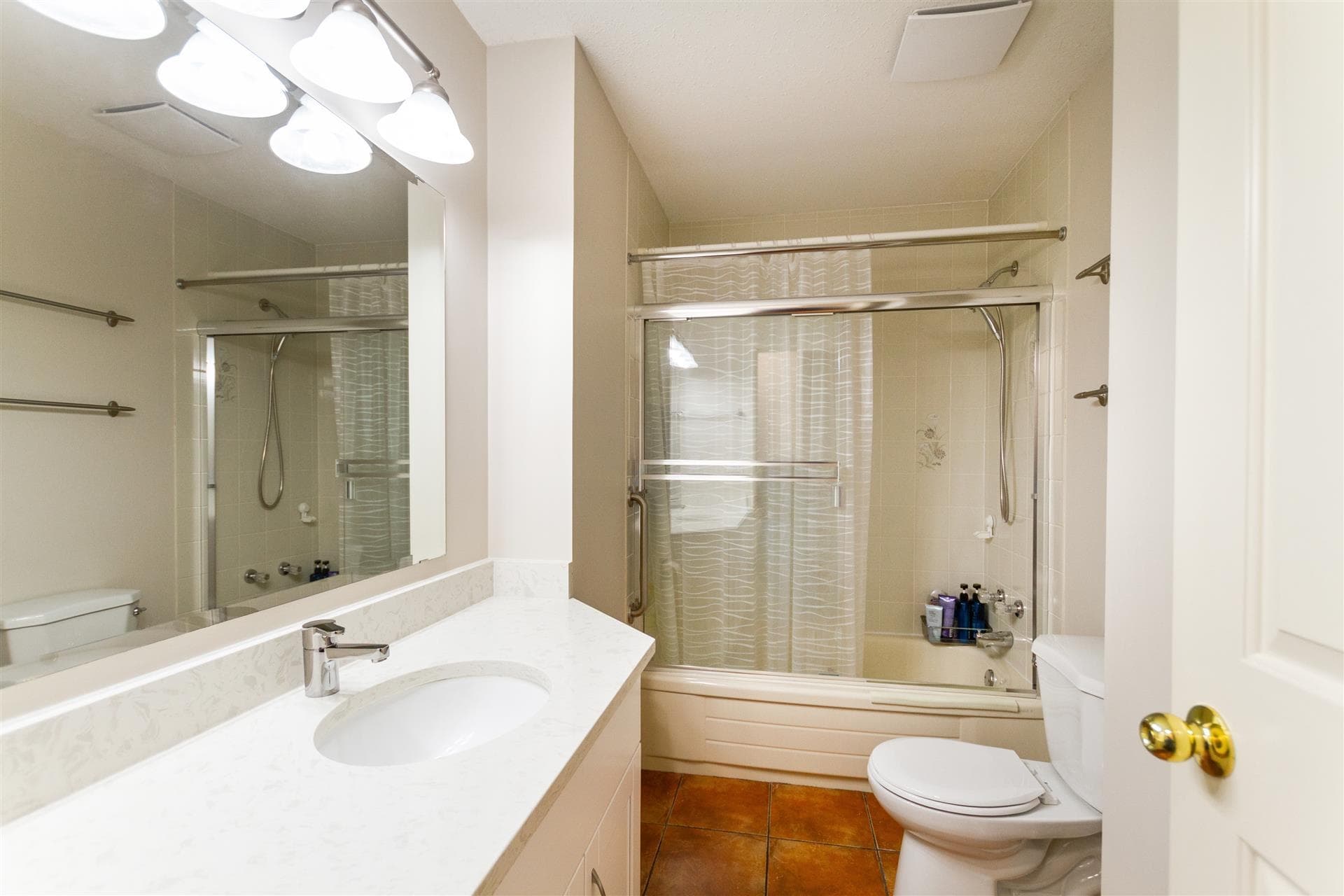21 - 32615 Murray Avenue, Abbotsford, V2T 4T8 — photo 5