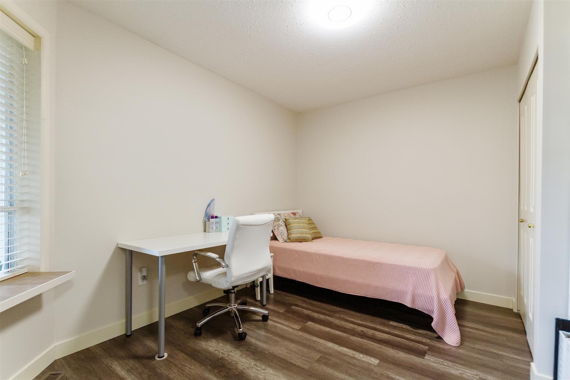 21 - 32615 Murray Avenue, Abbotsford, V2T 4T8 — photo 4