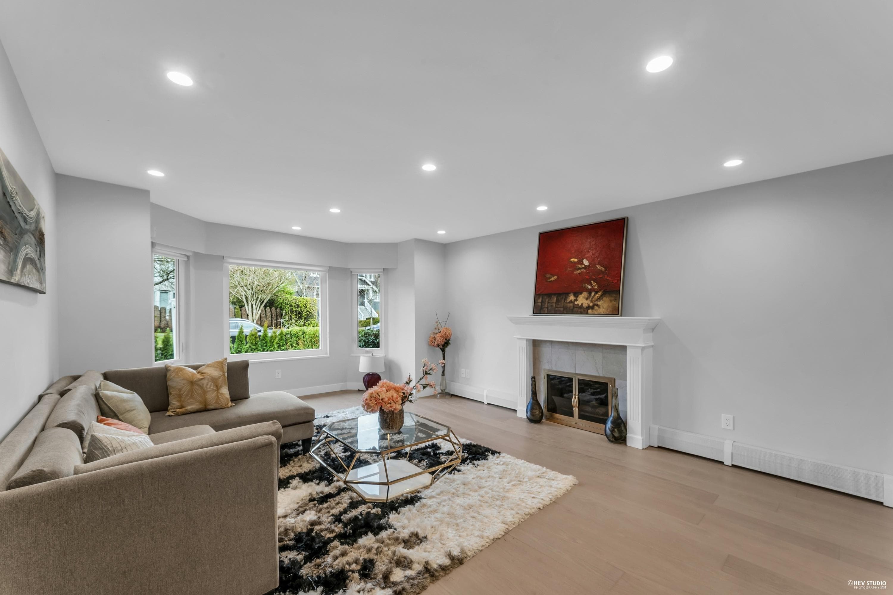 2052 W 44th Avenue, Vancouver, V6M 2E9 — photo 2