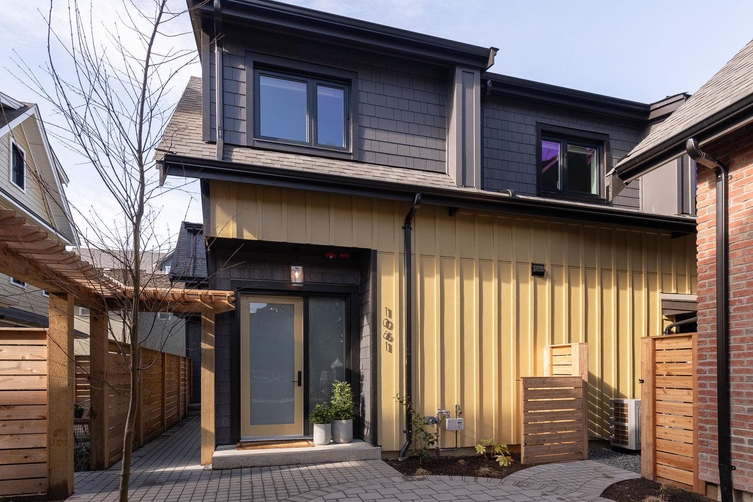 1061 Semlin Drive, Vancouver, V5L 2N6 — photo 1