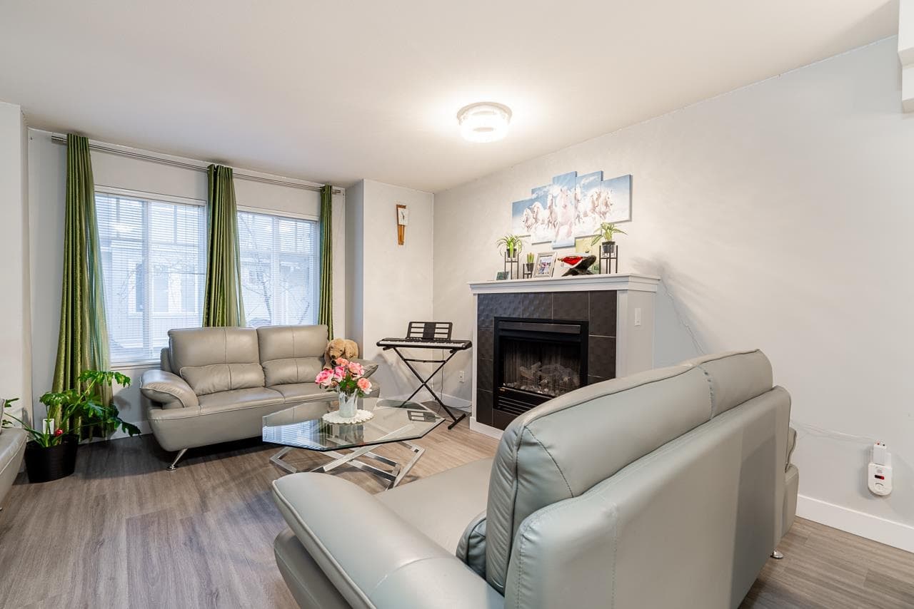 118 - 12711 64 Avenue, Surrey, V3W 1X1 — photo 2