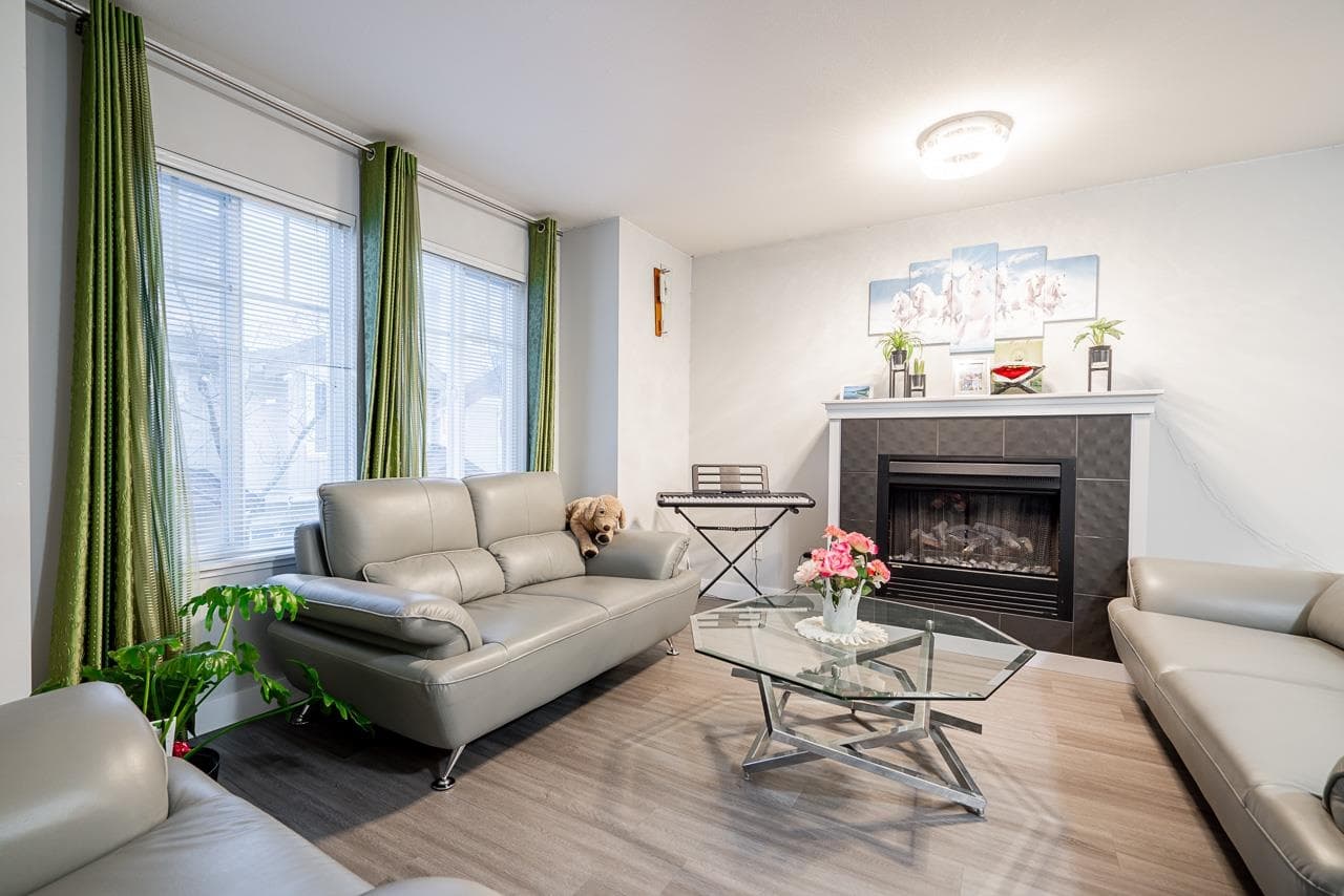 118 - 12711 64 Avenue, Surrey, V3W 1X1 — photo 3