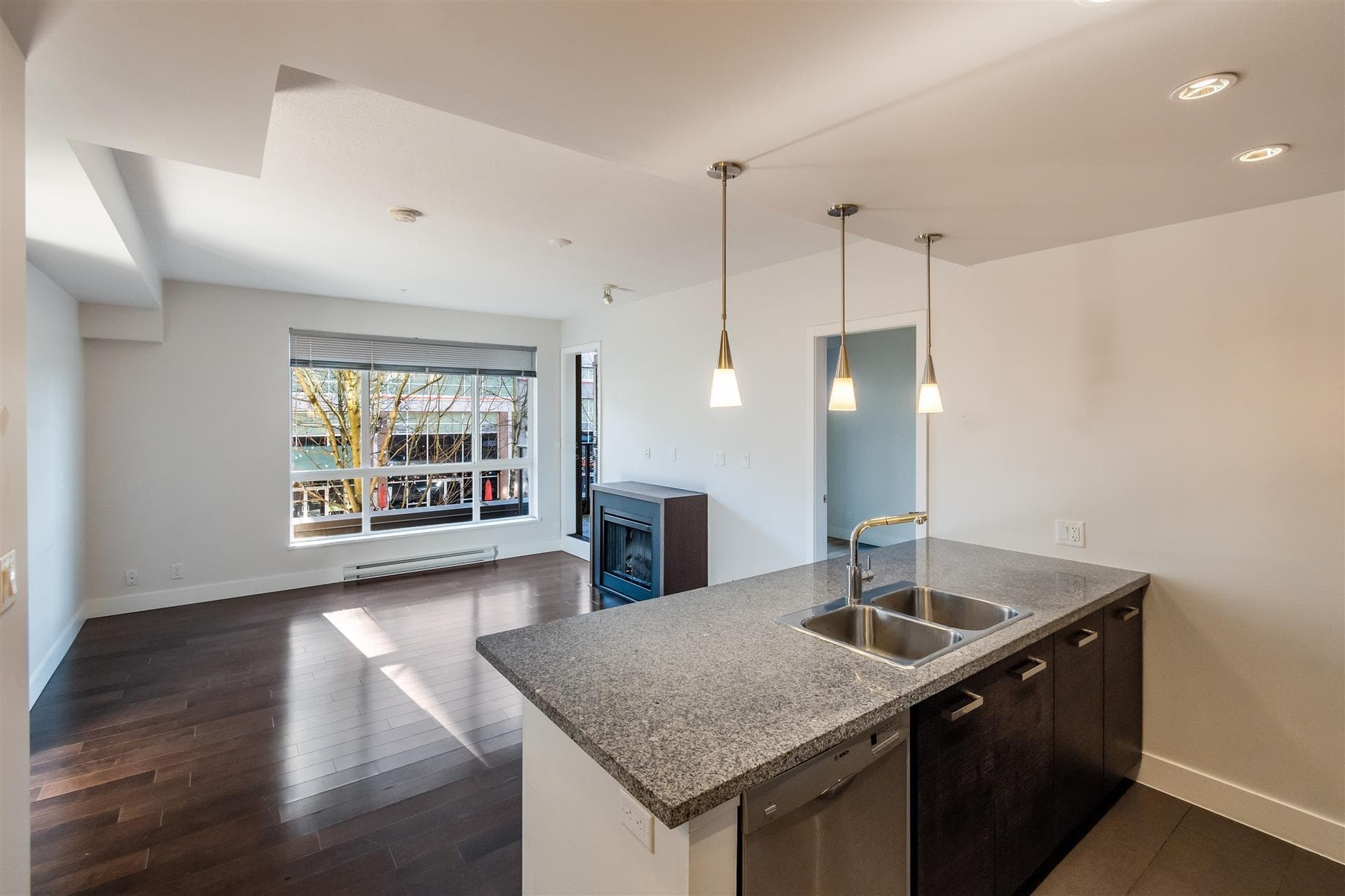 209 - 2957 Glen Drive, Coquitlam, V3B 0B5 — photo 5