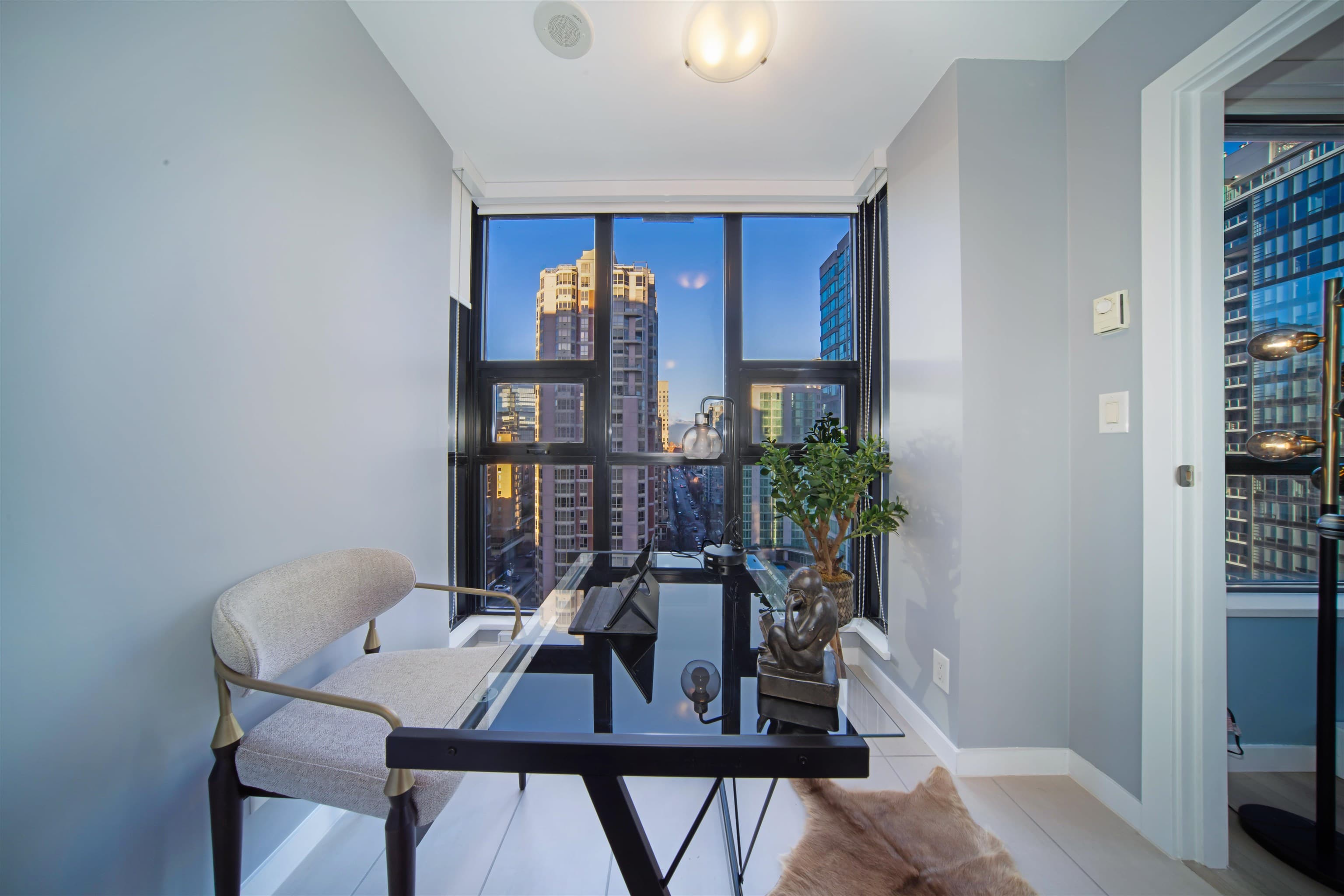 1802 - 909 Mainland Street, Vancouver, V6B 1S3 — photo 4