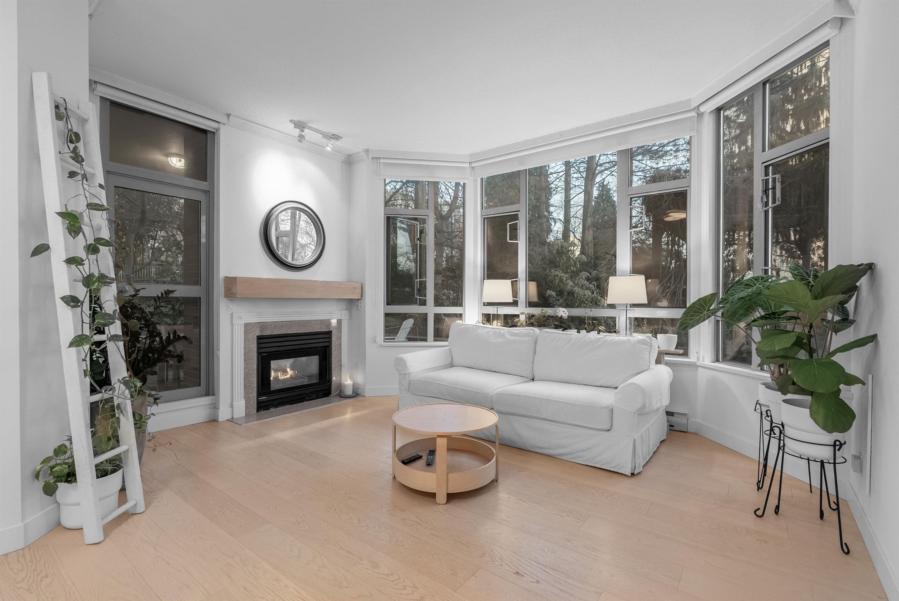 101 - 160 W Keith Road, North Vancouver