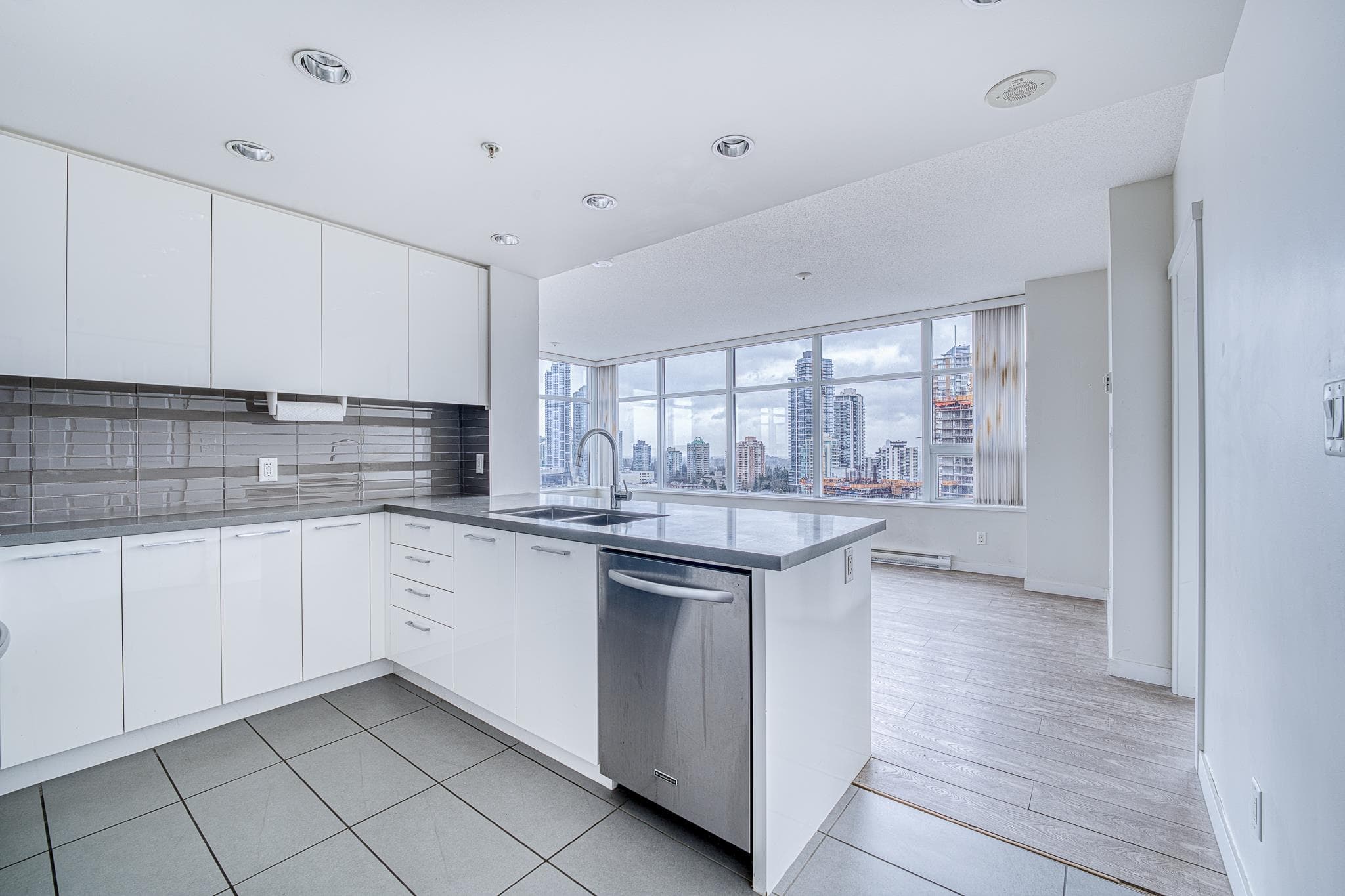 1802 - 4880 Bennett Street, Burnaby, V5H 0C1 — photo 5