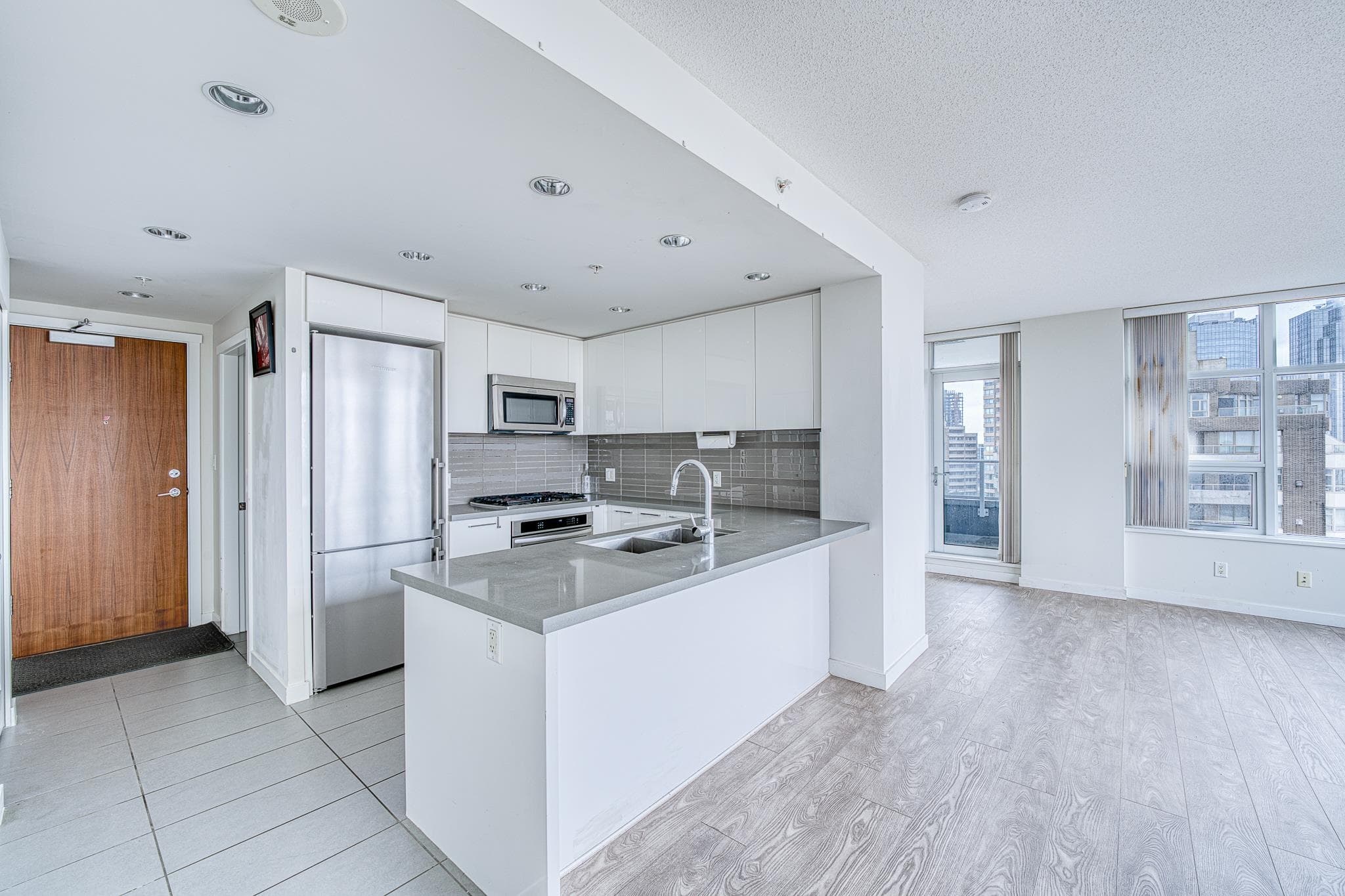 1802 - 4880 Bennett Street, Burnaby, V5H 0C1 — photo 4