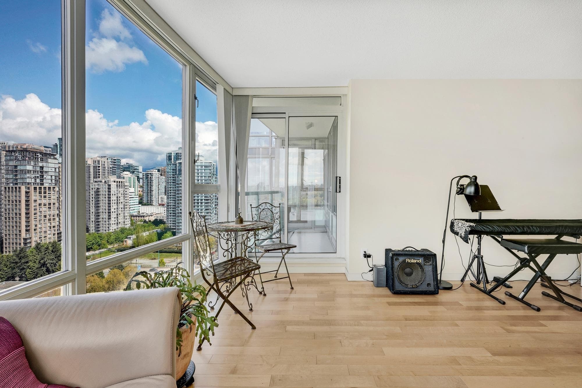 2208 - 1033 Marinaside Crescent, Vancouver, V6Z 3A3 — photo 4