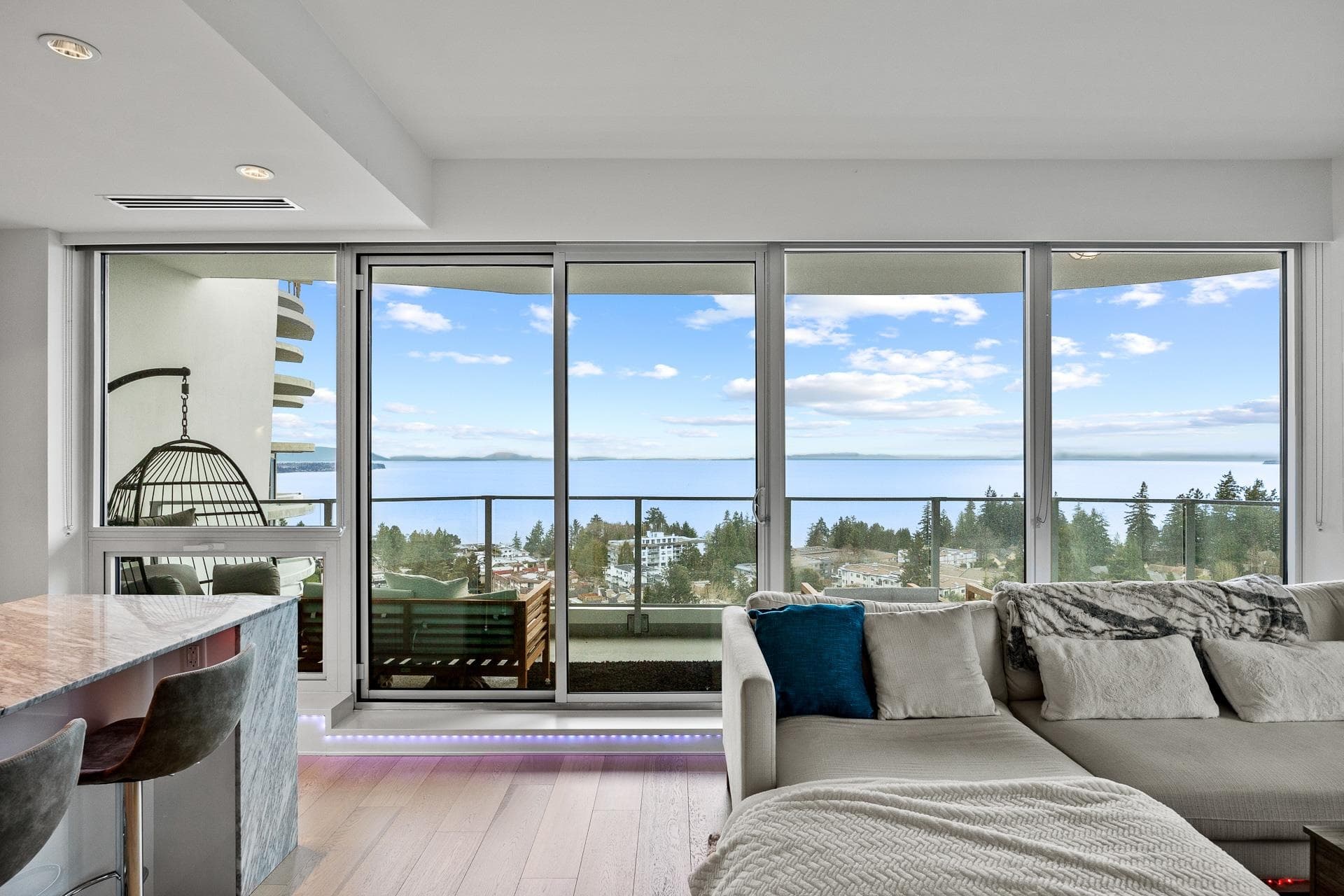 1305 - 1501 Foster Street, White Rock, V4B 0C3 — photo 5