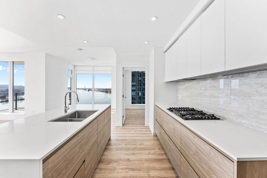 1307 - 660 Quayside Drive, New Westminster, V3M 0P1 — photo 2