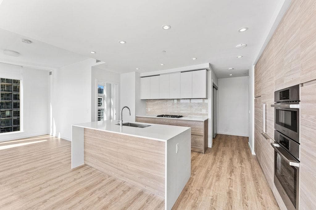 1307 - 660 Quayside Drive, New Westminster, V3M 0P1 — photo 5