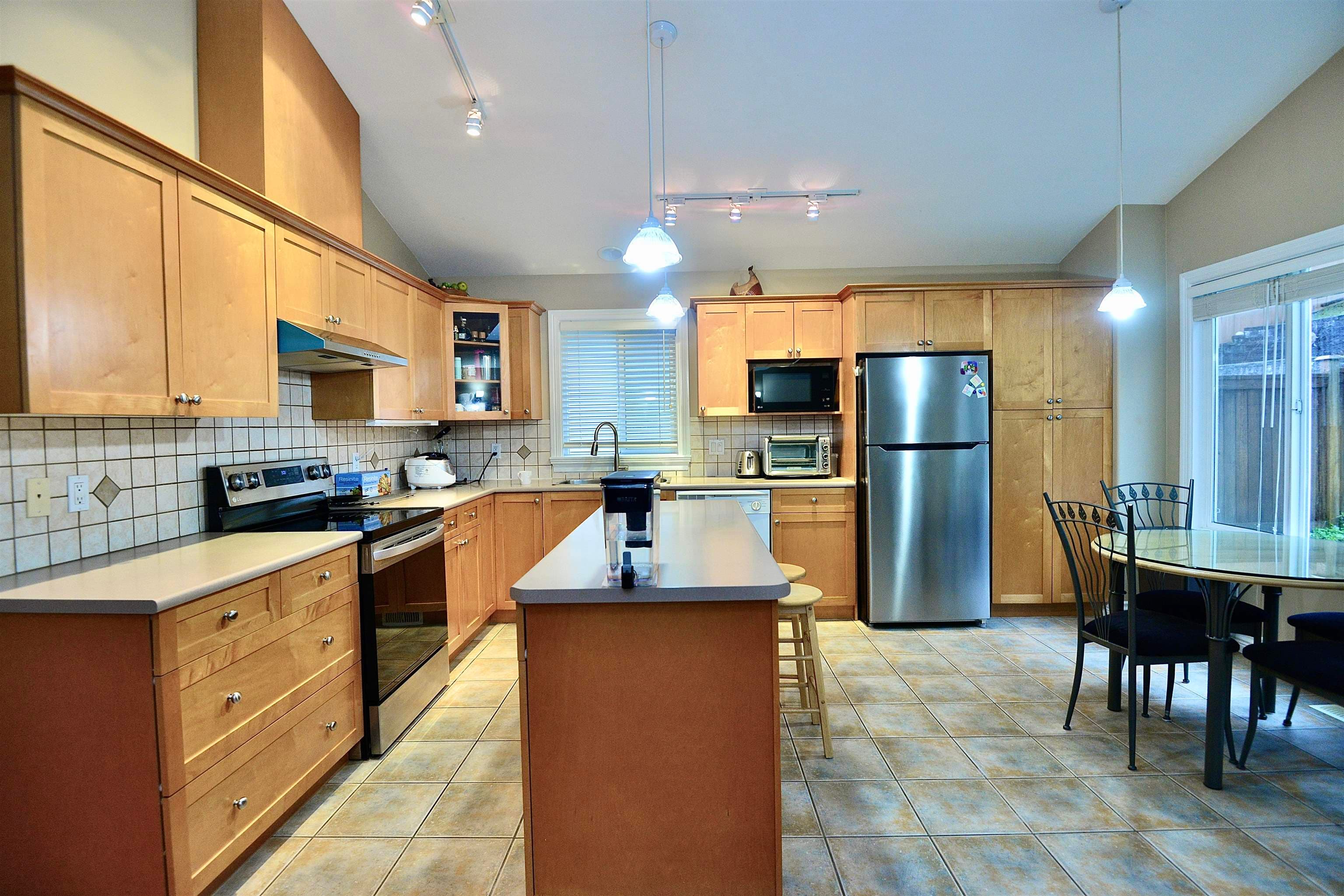 3035 Maplewood Court, Coquitlam, V3E 3P3 — photo 3
