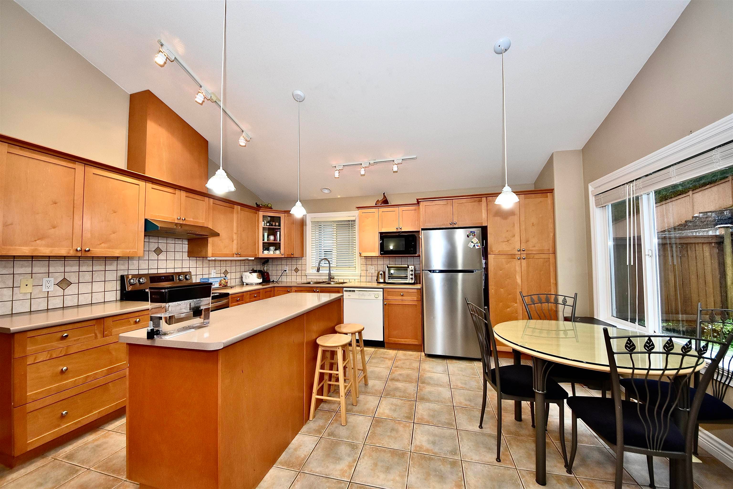 3035 Maplewood Court, Coquitlam, V3E 3P3 — photo 4