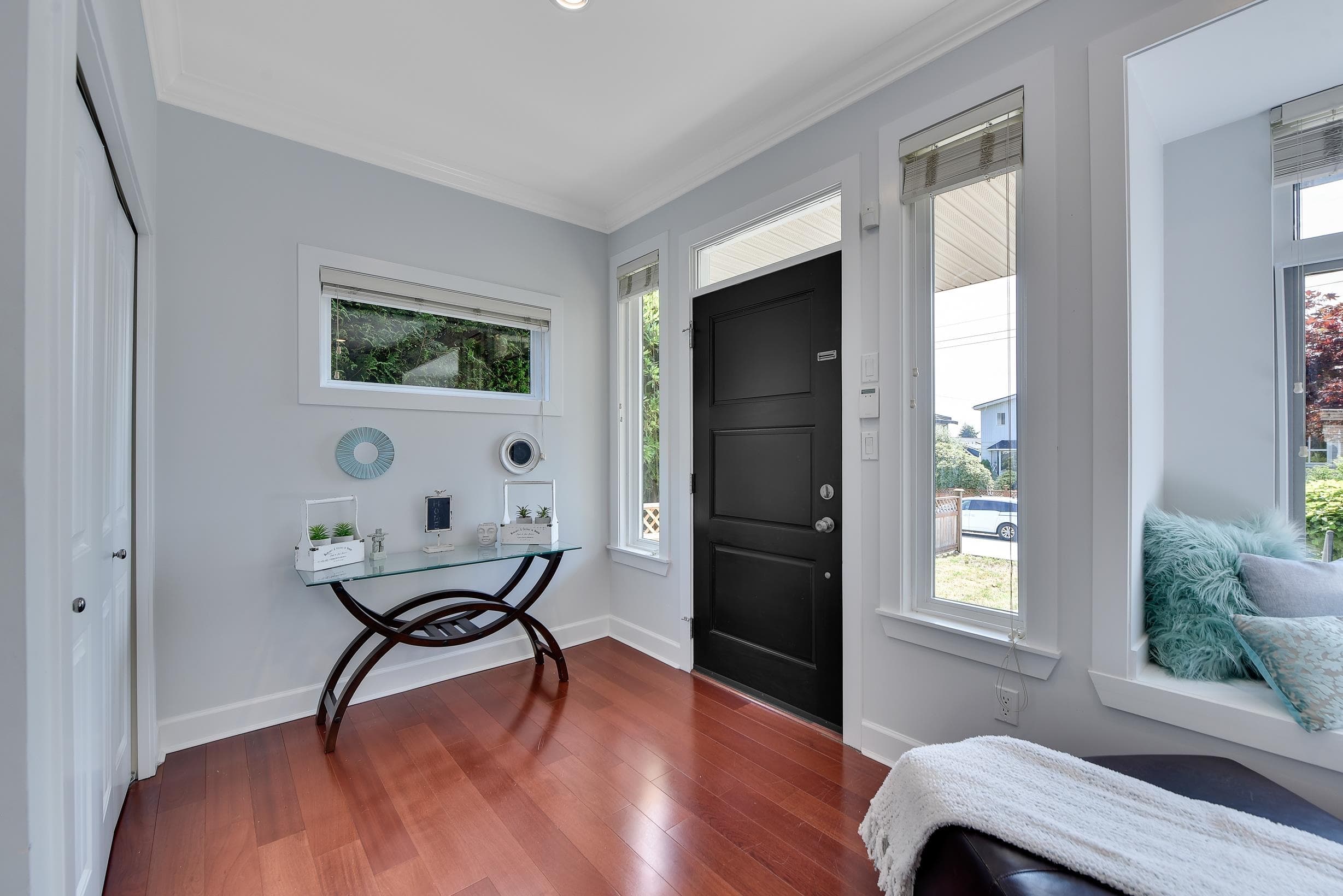 332 E 11th Street, North Vancouver, V7L 2G9 — photo 2