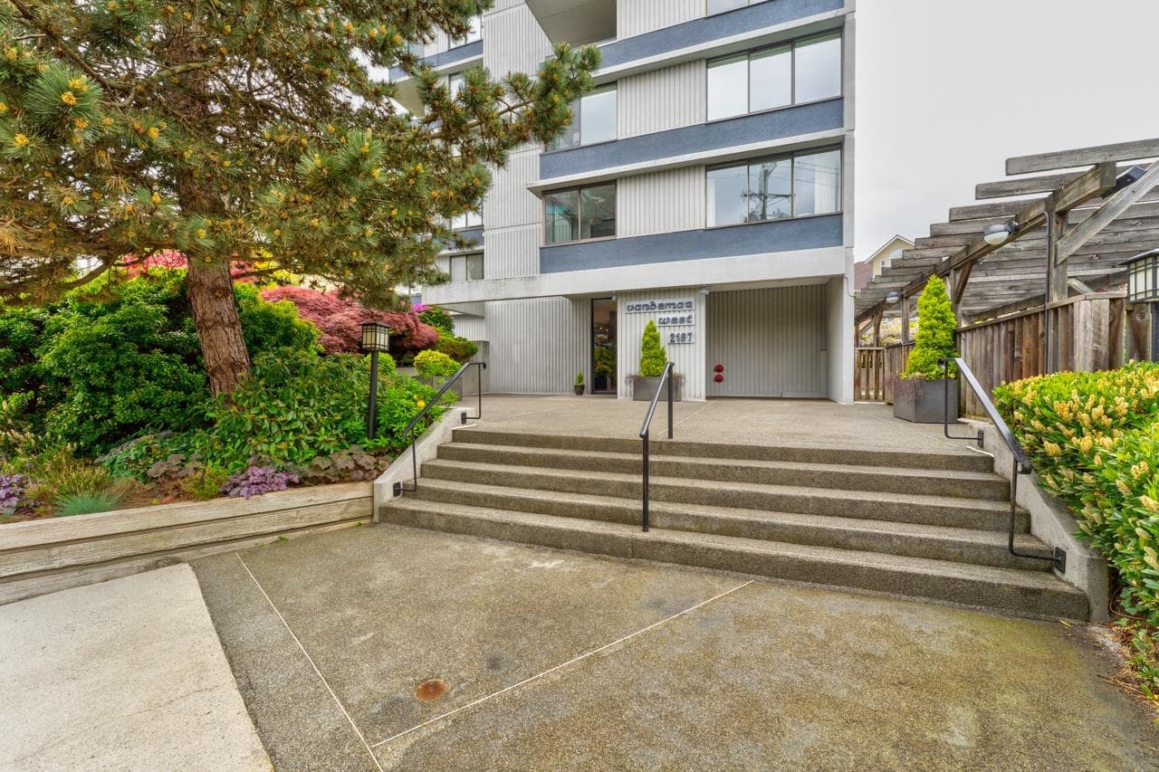 203 - 2167 Bellevue Avenue, West Vancouver, V7V 1C2 — photo 2