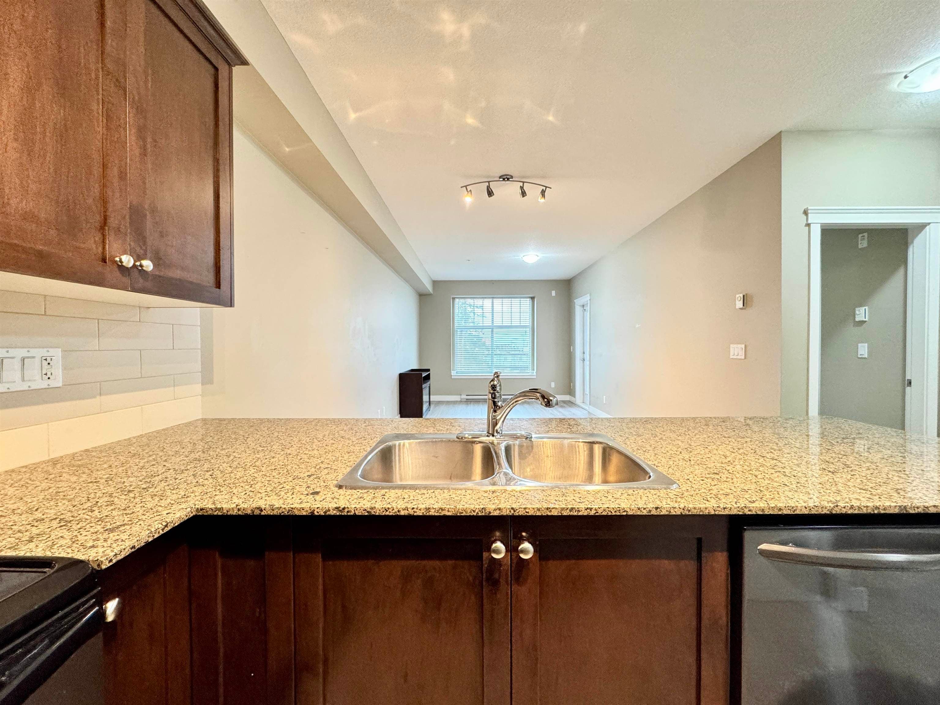 312 - 17712 57a Avenue, Surrey, V3S 1J1 — photo 5