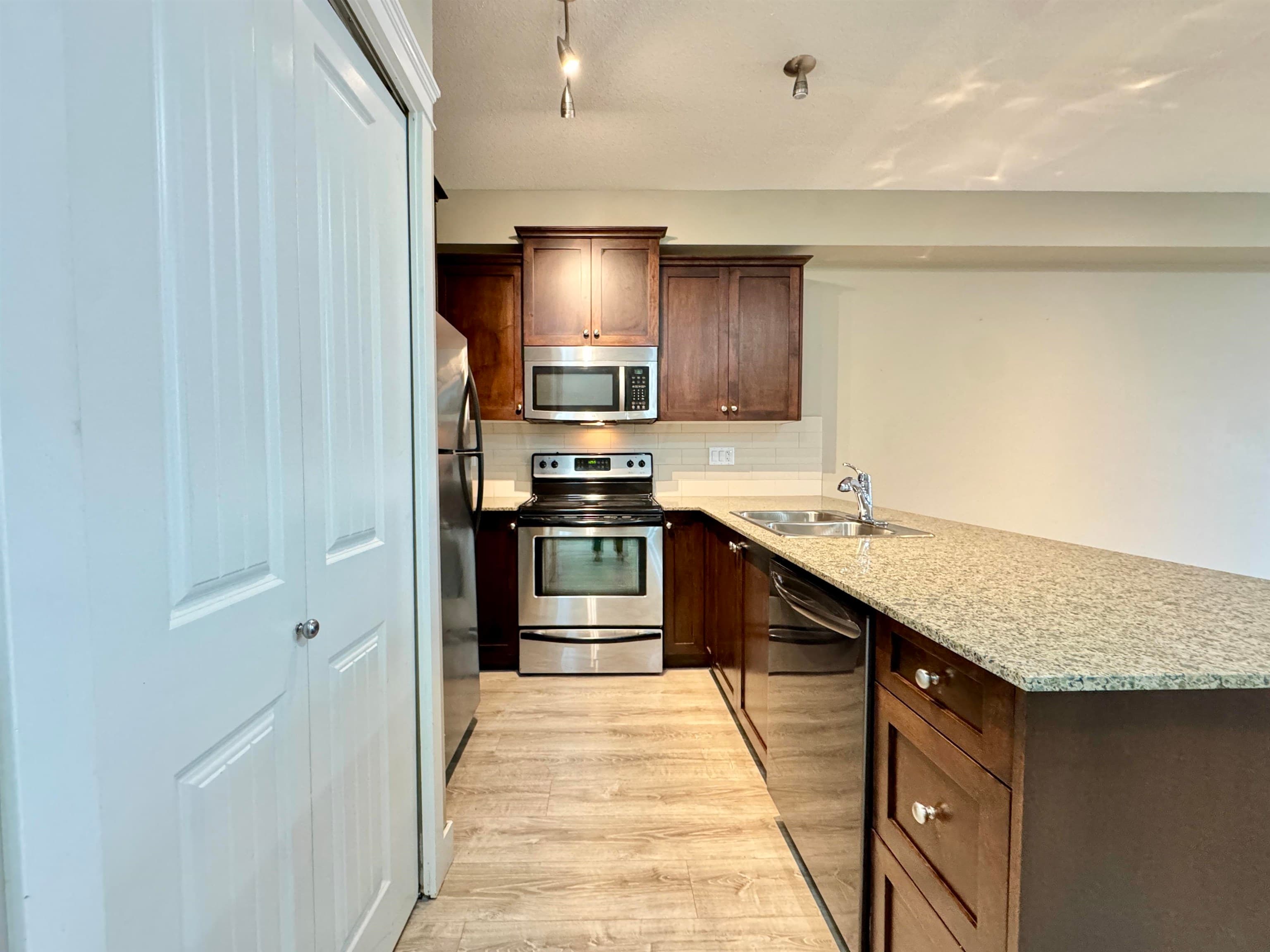 312 - 17712 57a Avenue, Surrey, V3S 1J1 — photo 4