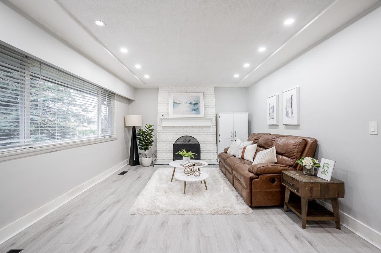 1050 Como Lake Avenue, Coquitlam, V3J 3N8 — photo 3