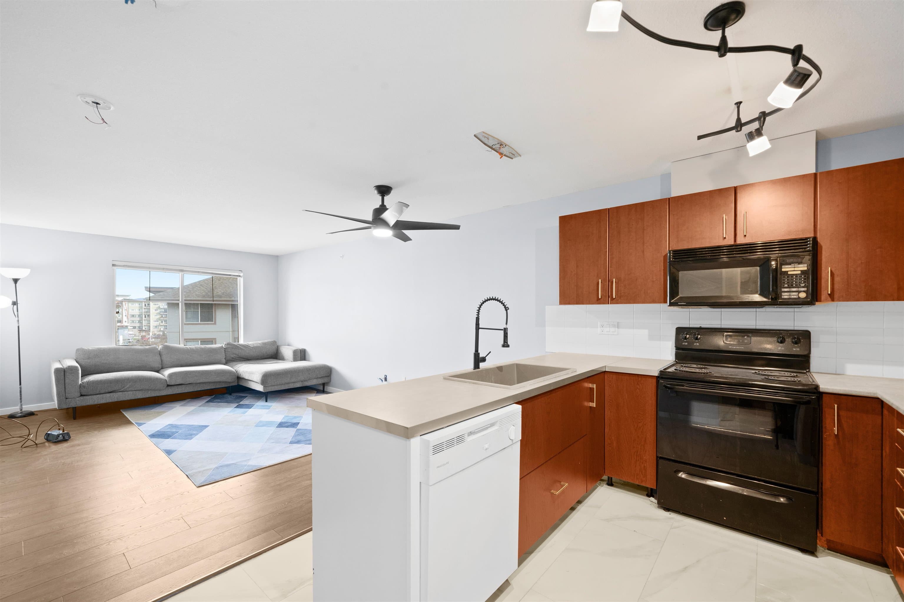 414 - 45555 Yale Road, Chilliwack, V2P 0A9 — photo 2