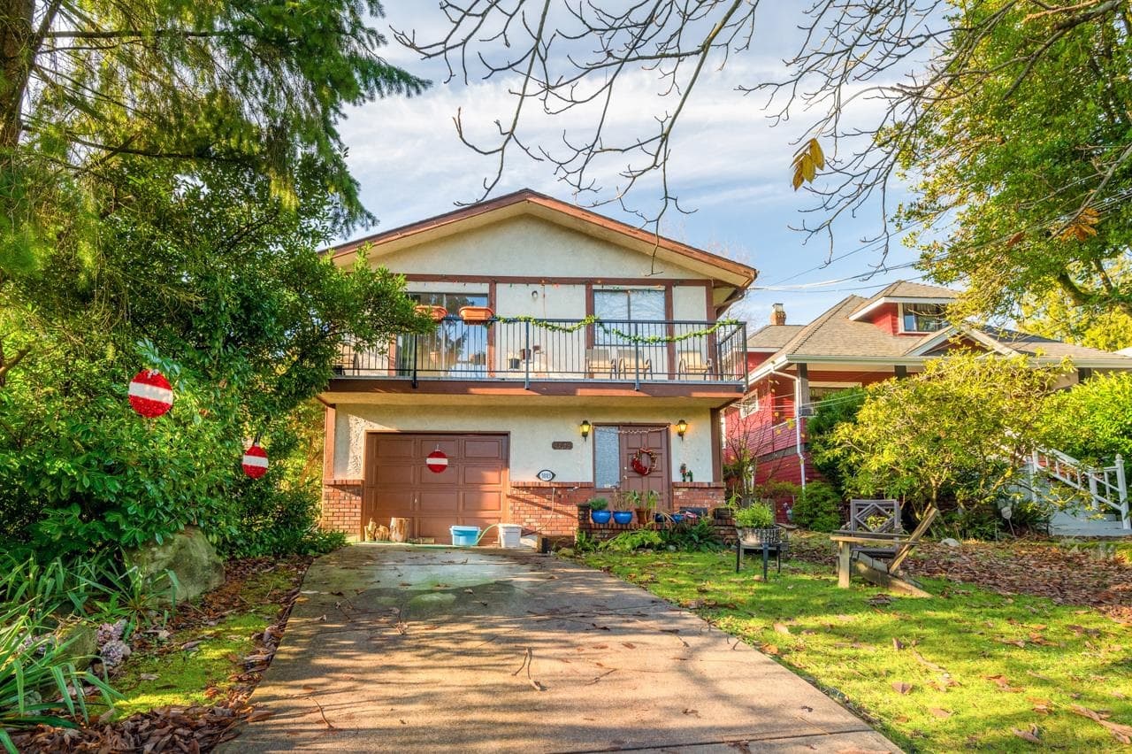 3003 Sunnyhurst Road, North Vancouver