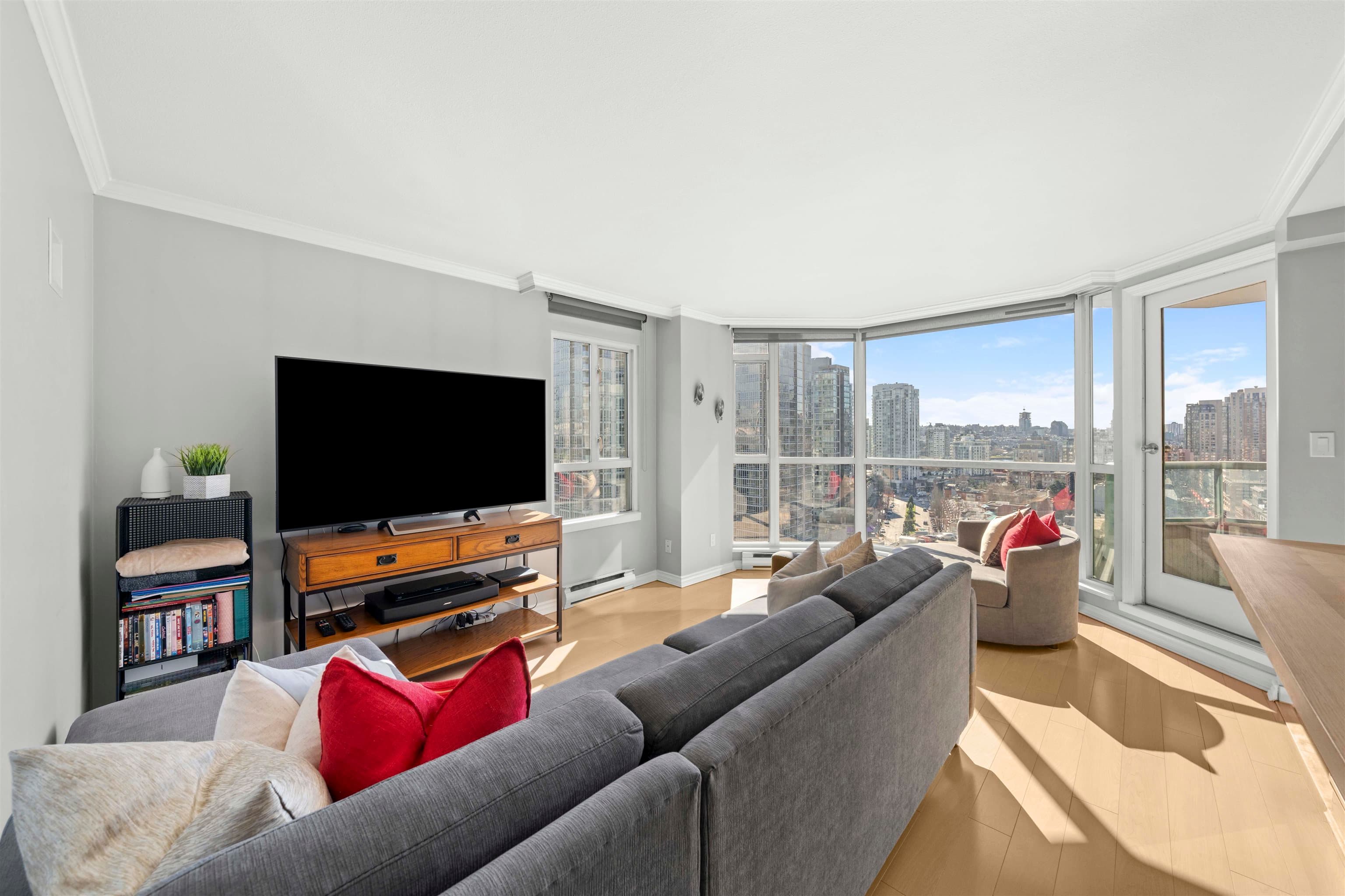 1201 - 888 Hamilton Street, Vancouver, V6B 5W4 — photo 2