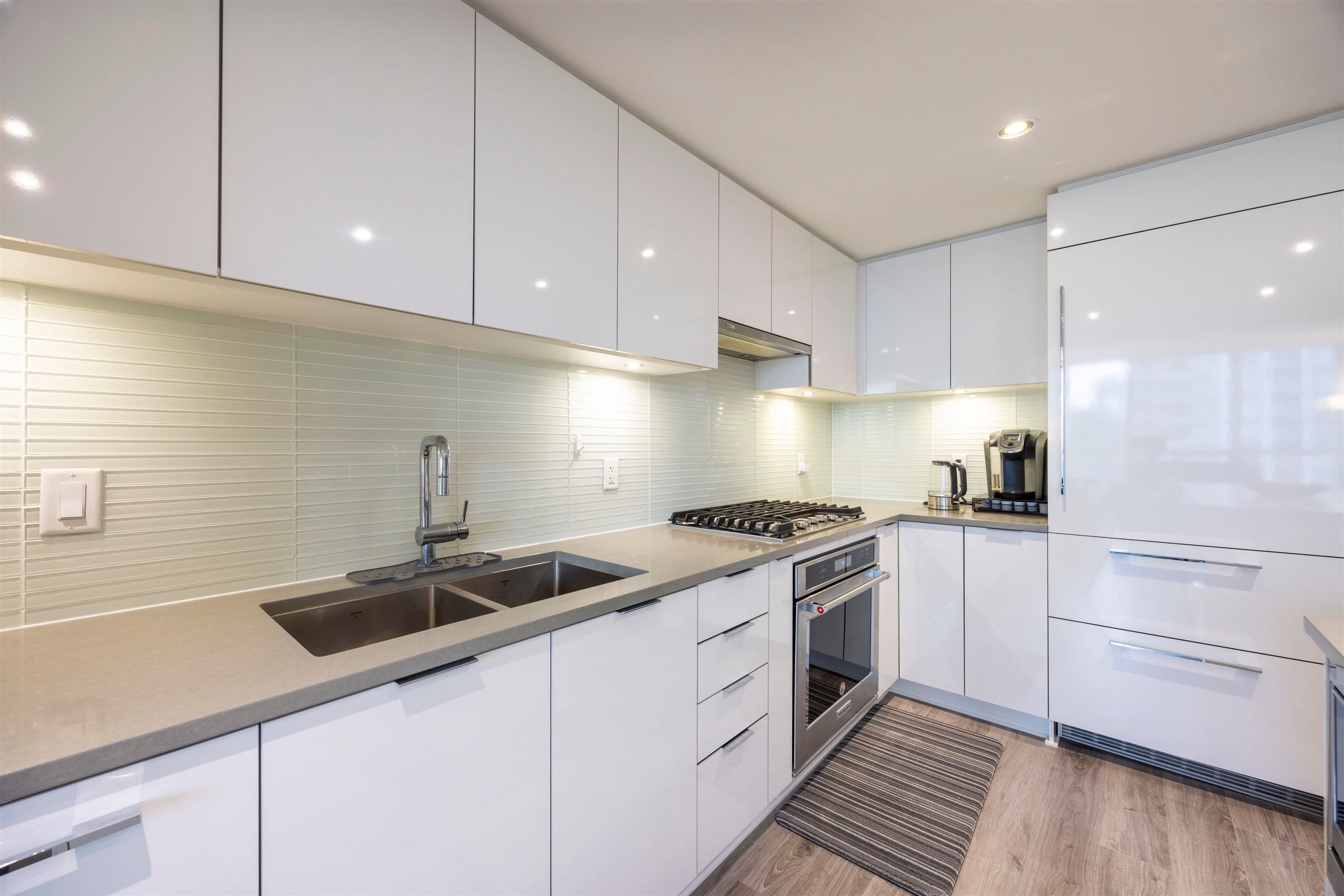 702 - 6638 Dunblane Avenue, Burnaby, V5H 0G8 — photo 3