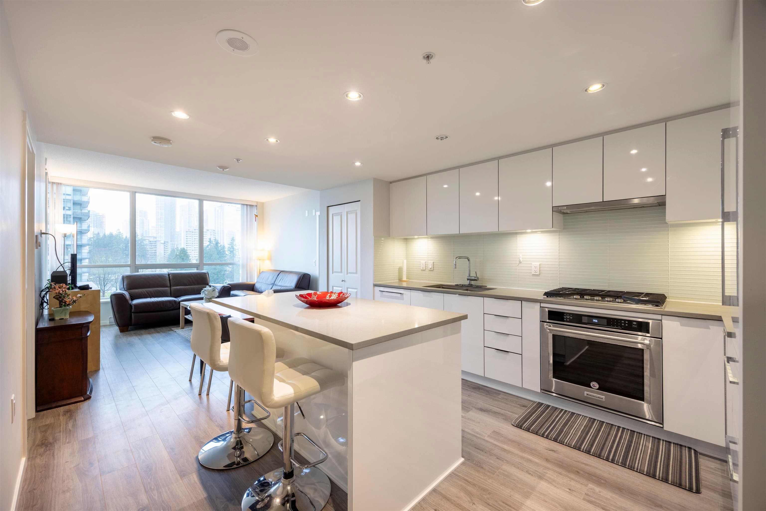 702 - 6638 Dunblane Avenue, Burnaby, V5H 0G8 — photo 4