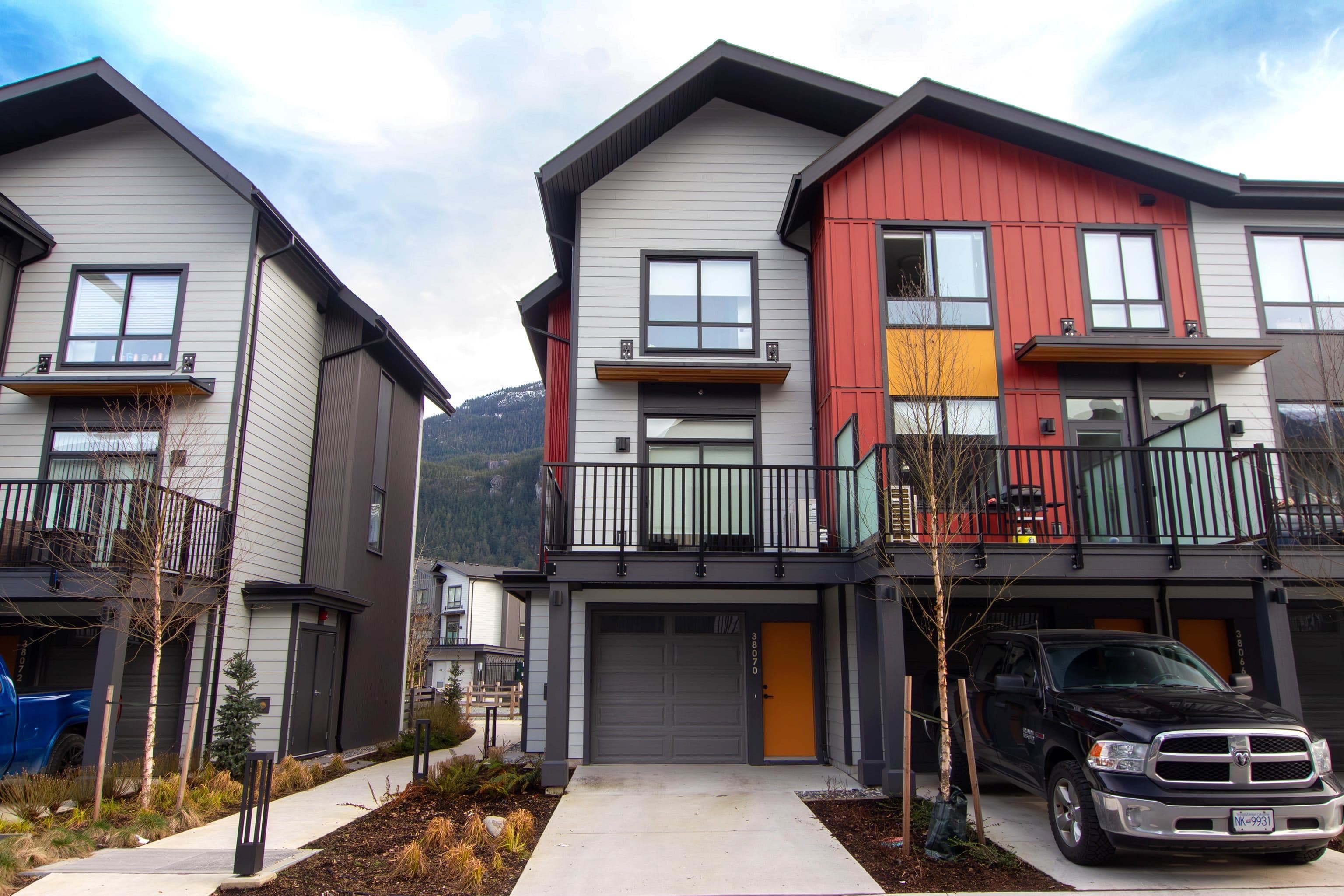 38070 Helm Way, Squamish, V8B 1E6 — photo 1
